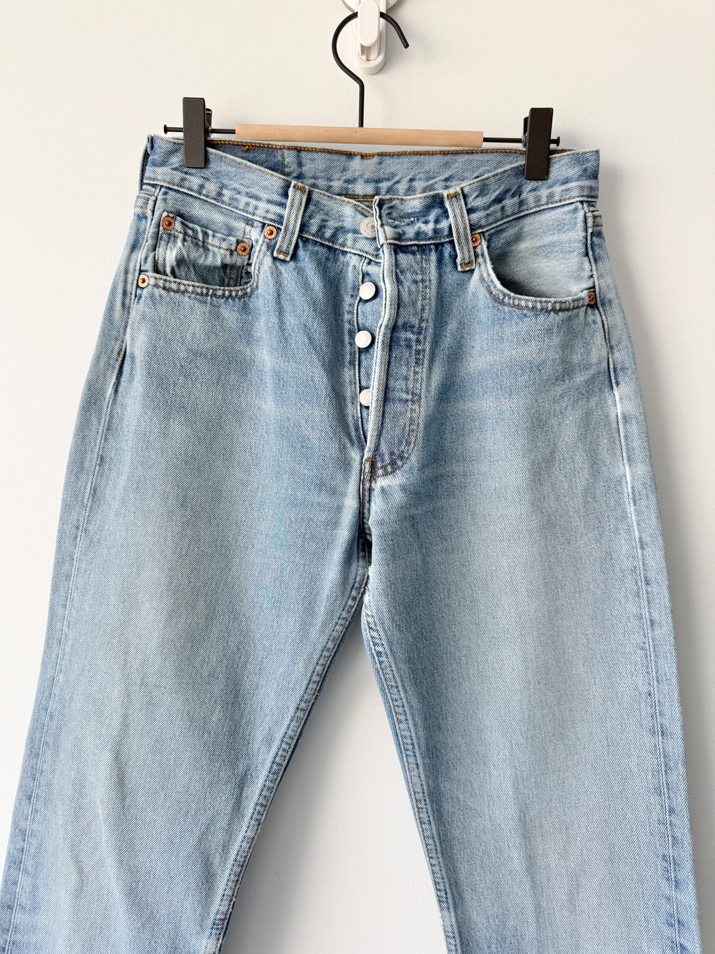 W27 L31 vintage Levis 501 26-27” measured light blue 90s denim Levi’s 501s