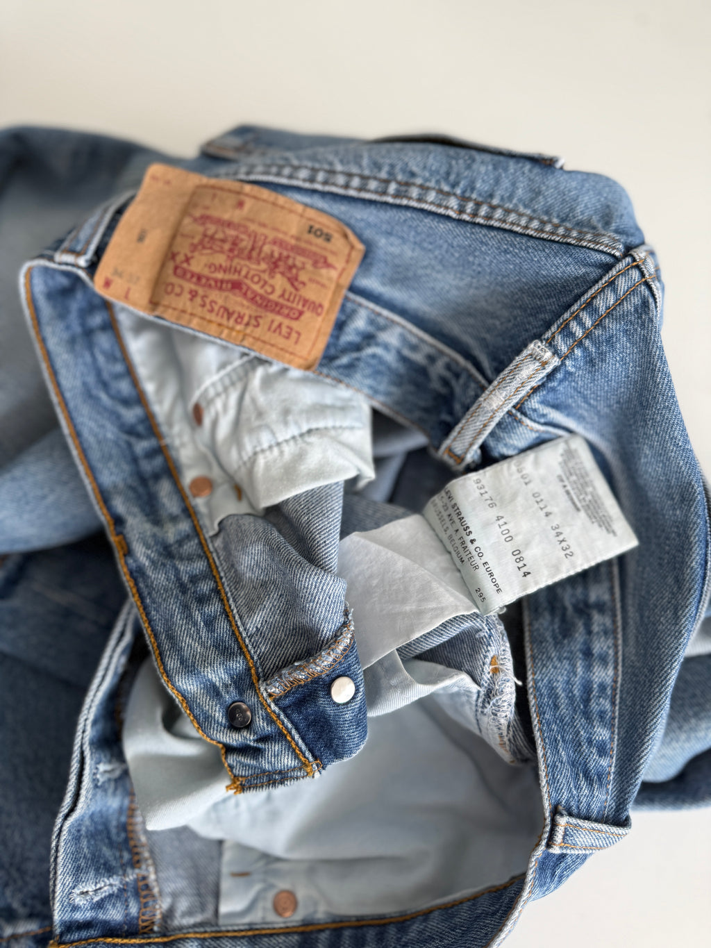 W32 L30 vintage Levis 501 31-32” measured waist faded medium blue made in y2k