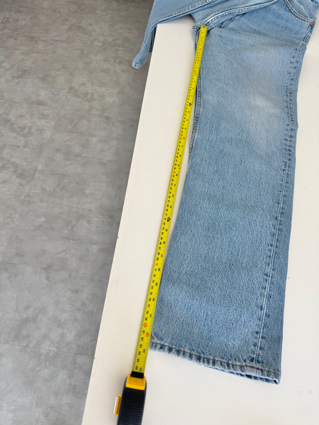 W33 L32 vintage Levis 501 32/33” measured waist medium blue 90s USA  501s