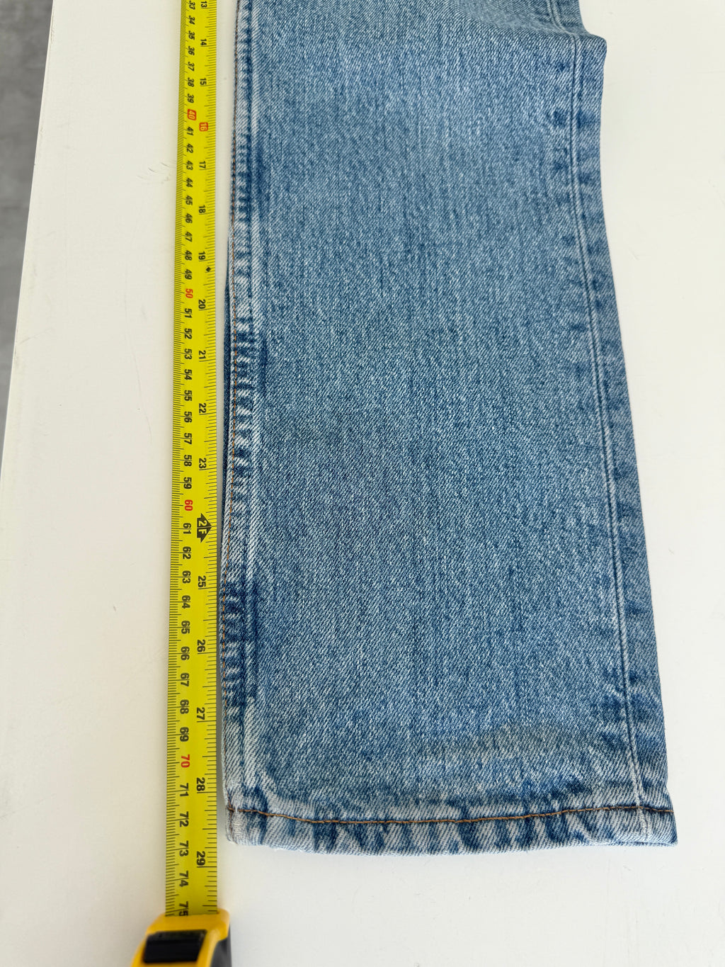 Softer W23 L29 vintage Levis 501 22/23” measured waist medium blue 90s 501s