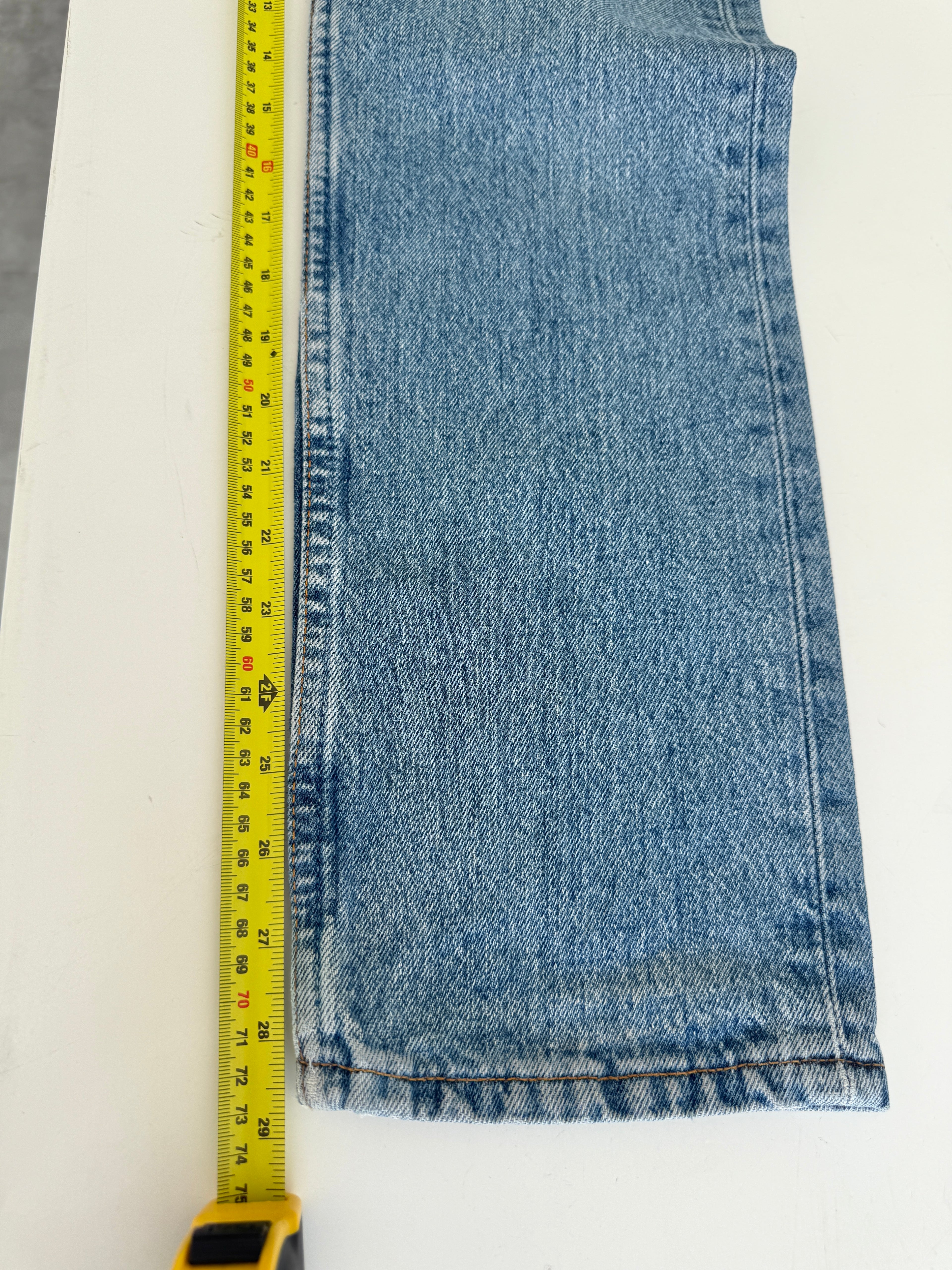 Softer W23 L29 vintage Levis 501 22/23” measured waist medium blue 90s 501s