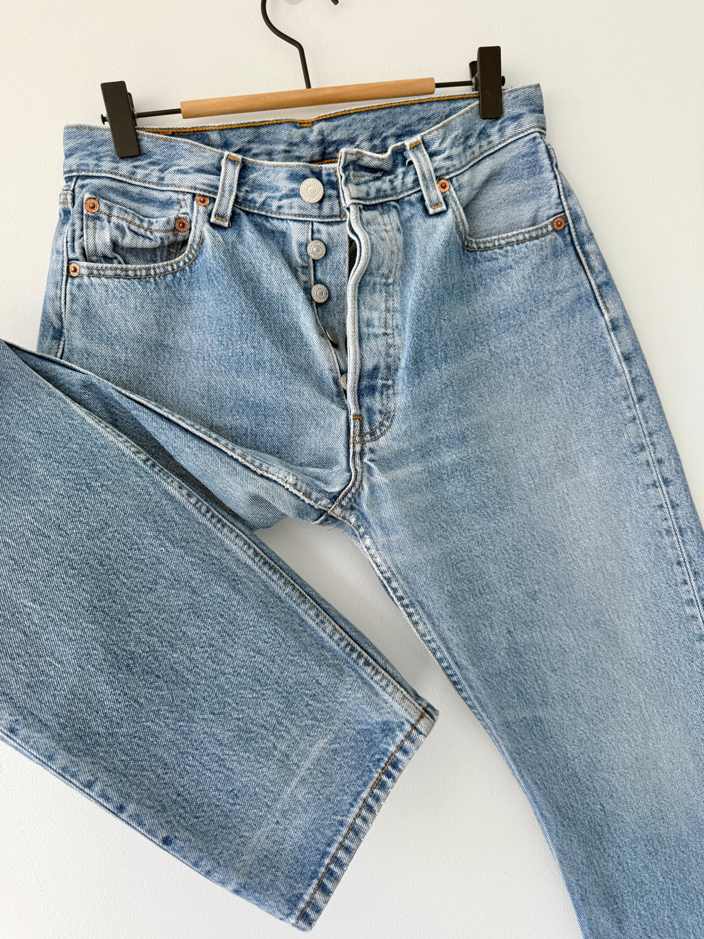 W28 L30 vintage Levis 501s 27/28” medium blue denim Levi’s 501s Y2K