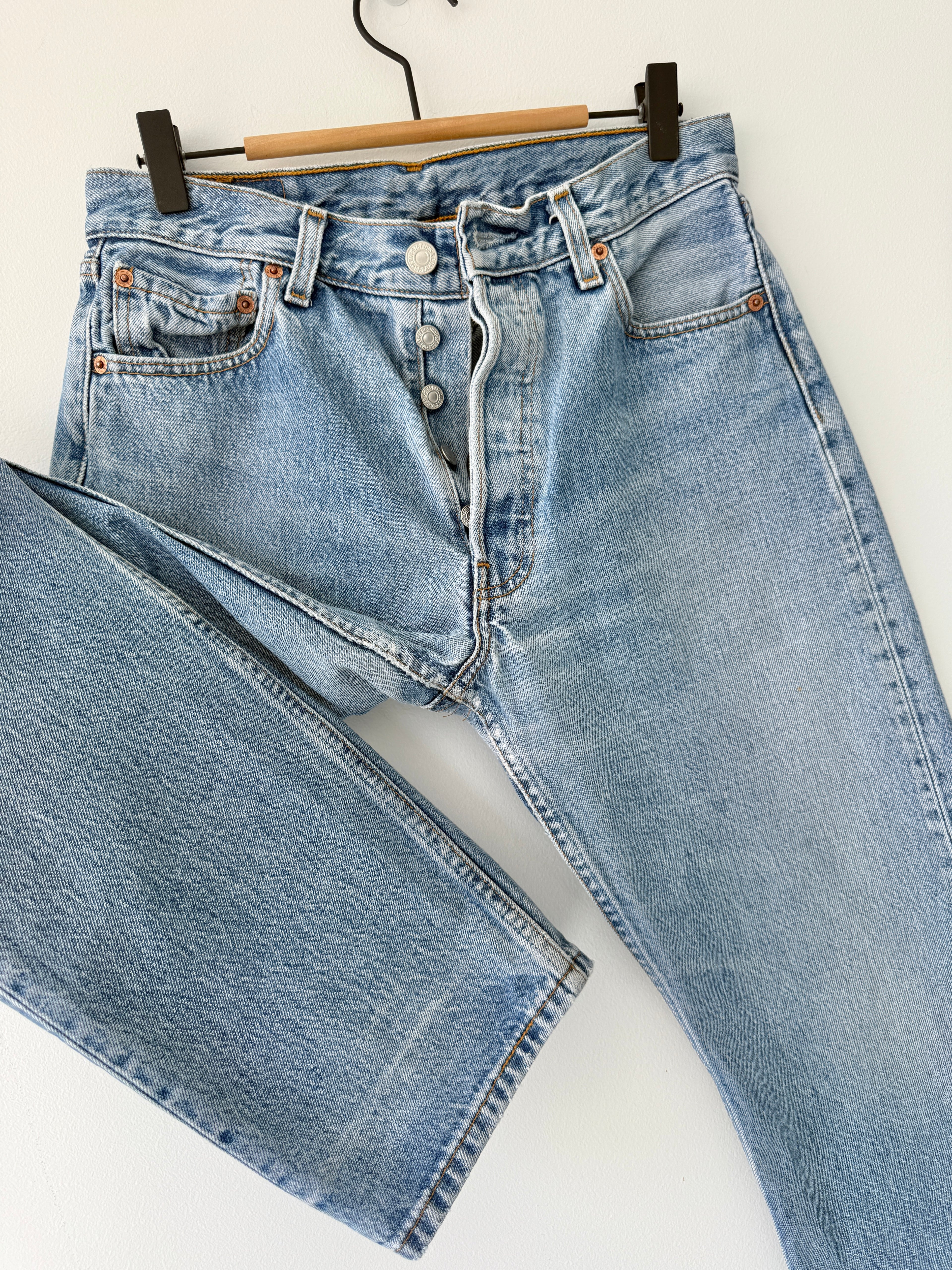 W28 L30 vintage Levis 501s 27/28” medium blue denim Levi’s 501s Y2K