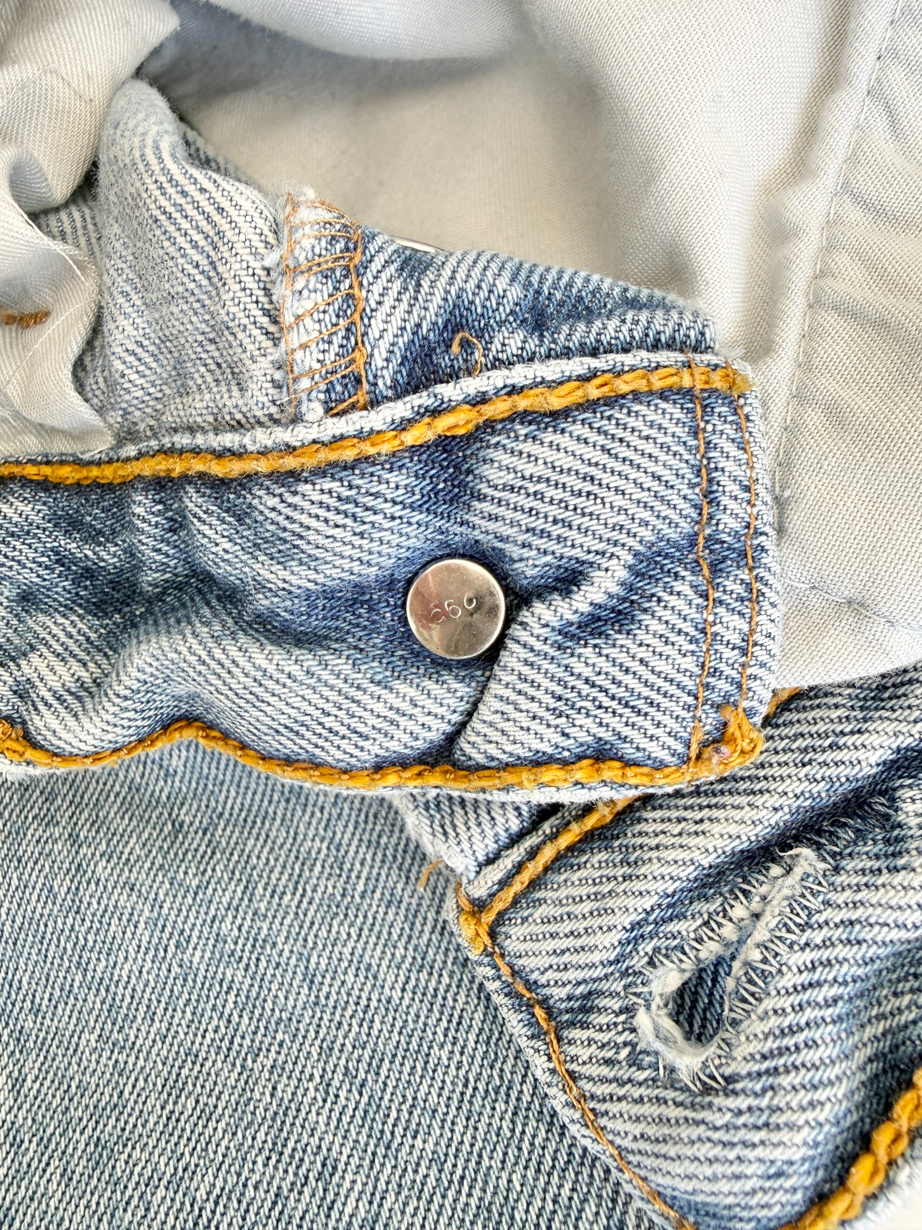 W25 L30 vintage Levis 501 25” light medium blue Levi’s 501s