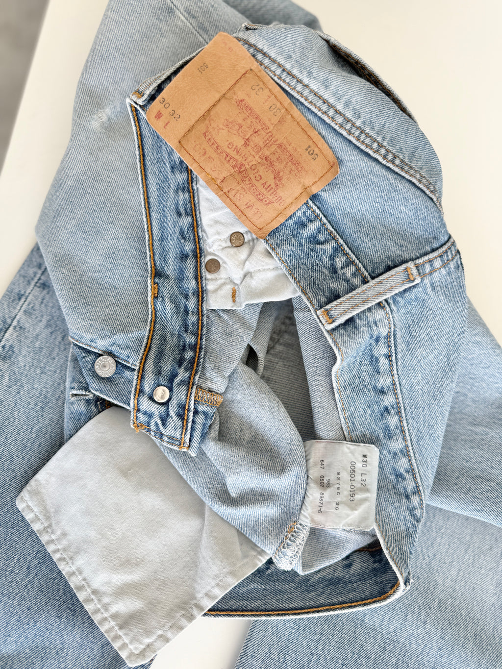 W29 L31 vintage Levis 501 28-29” measured light faded blue denim y2k levi’s 501s