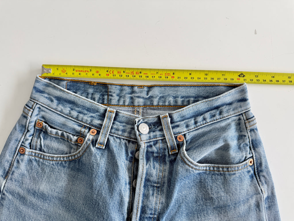 W25 L30 vintage Levis 501 24/25” measured unique faded blue denim 90s Levi’s 501s