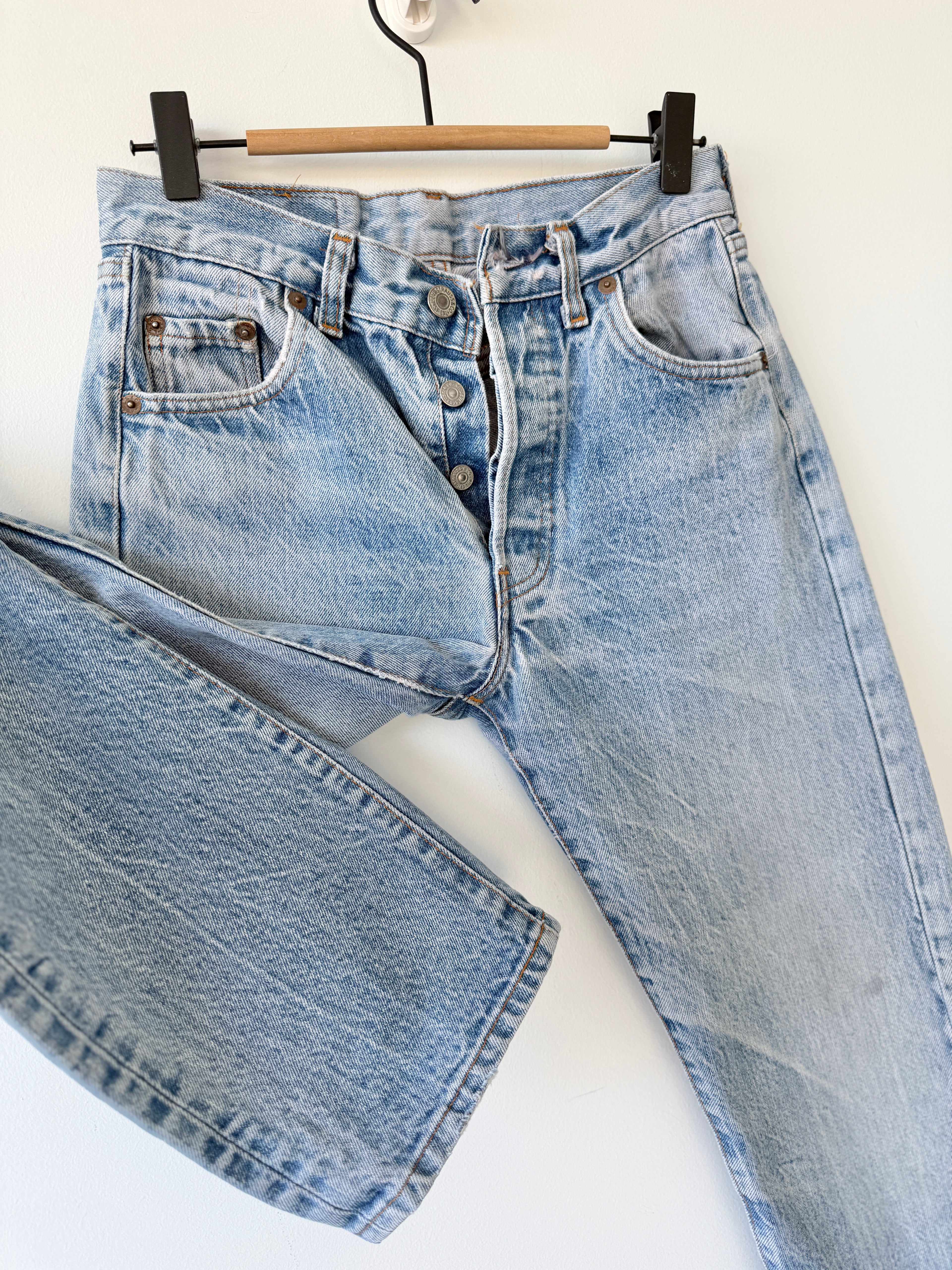 W26 L29 vintage Levis 501 25-26” measured light faded blue 80’s levi’s 501s