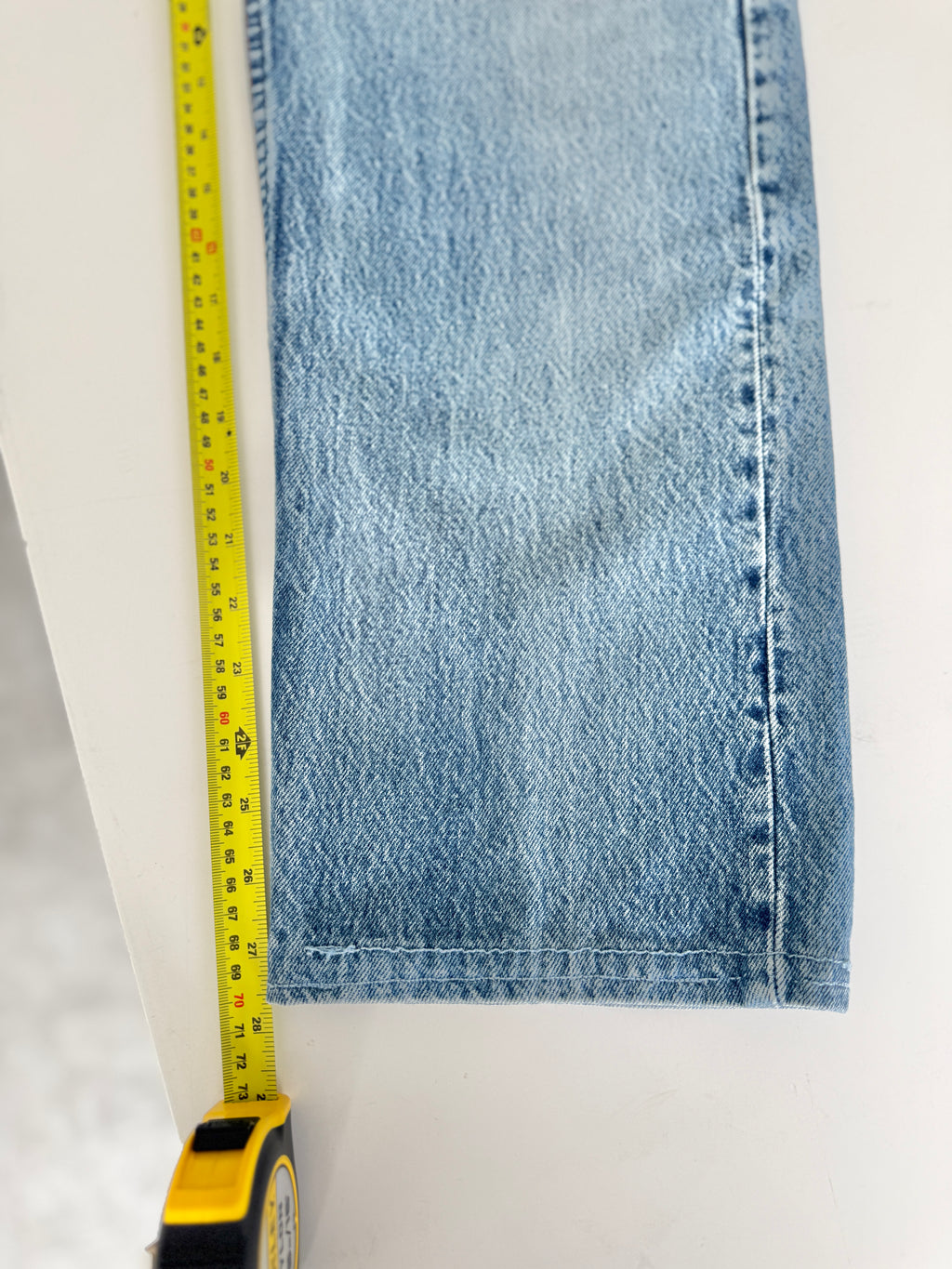 W32 L27 vintage Levis 501 31/32” measured unique faded blue denim 90s USA Levi’s 501s