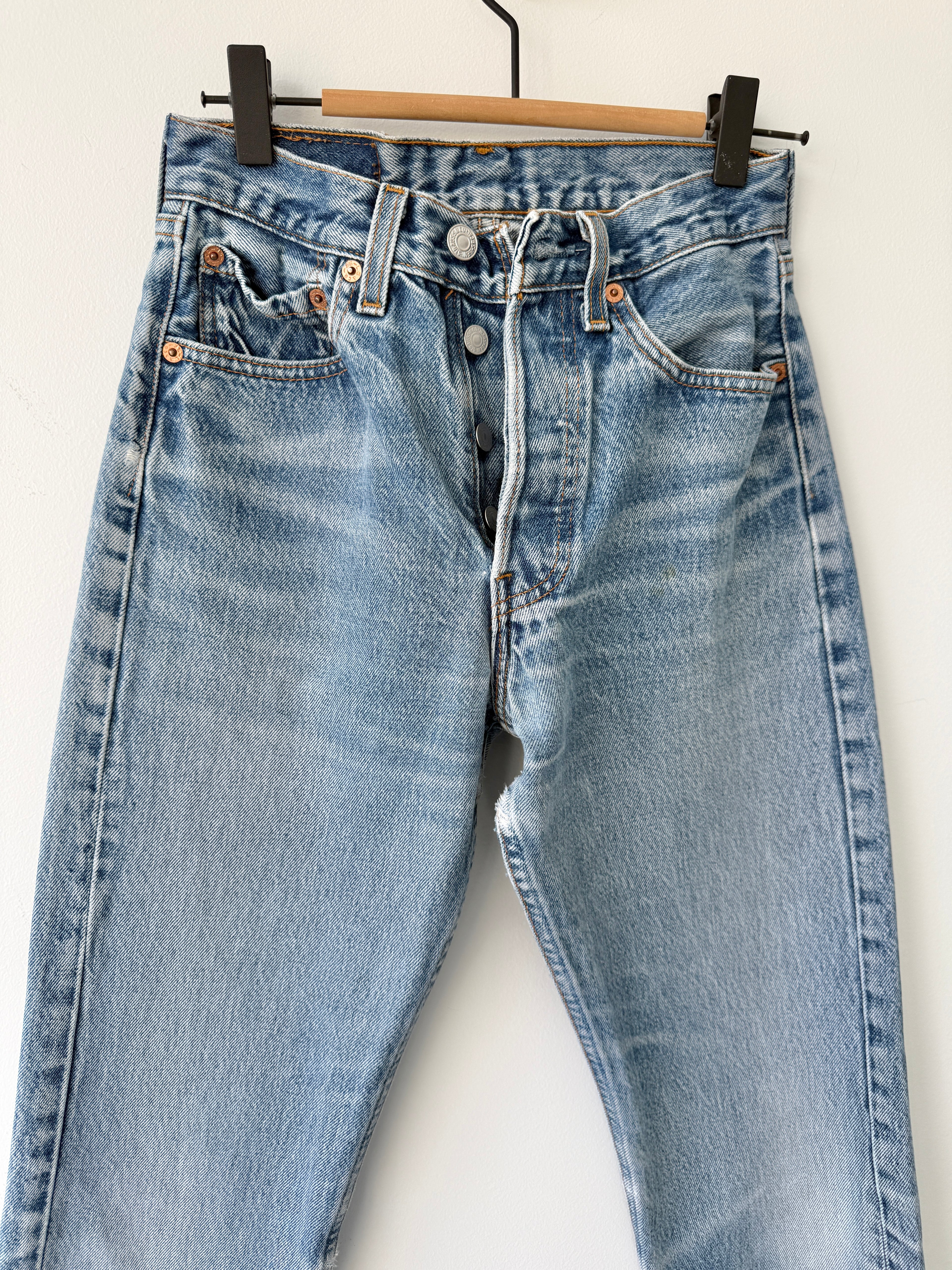 W24 L31 vintage Levis 501 23-24” measured medium faded whiskers blue 90s Levi’s 501s USA