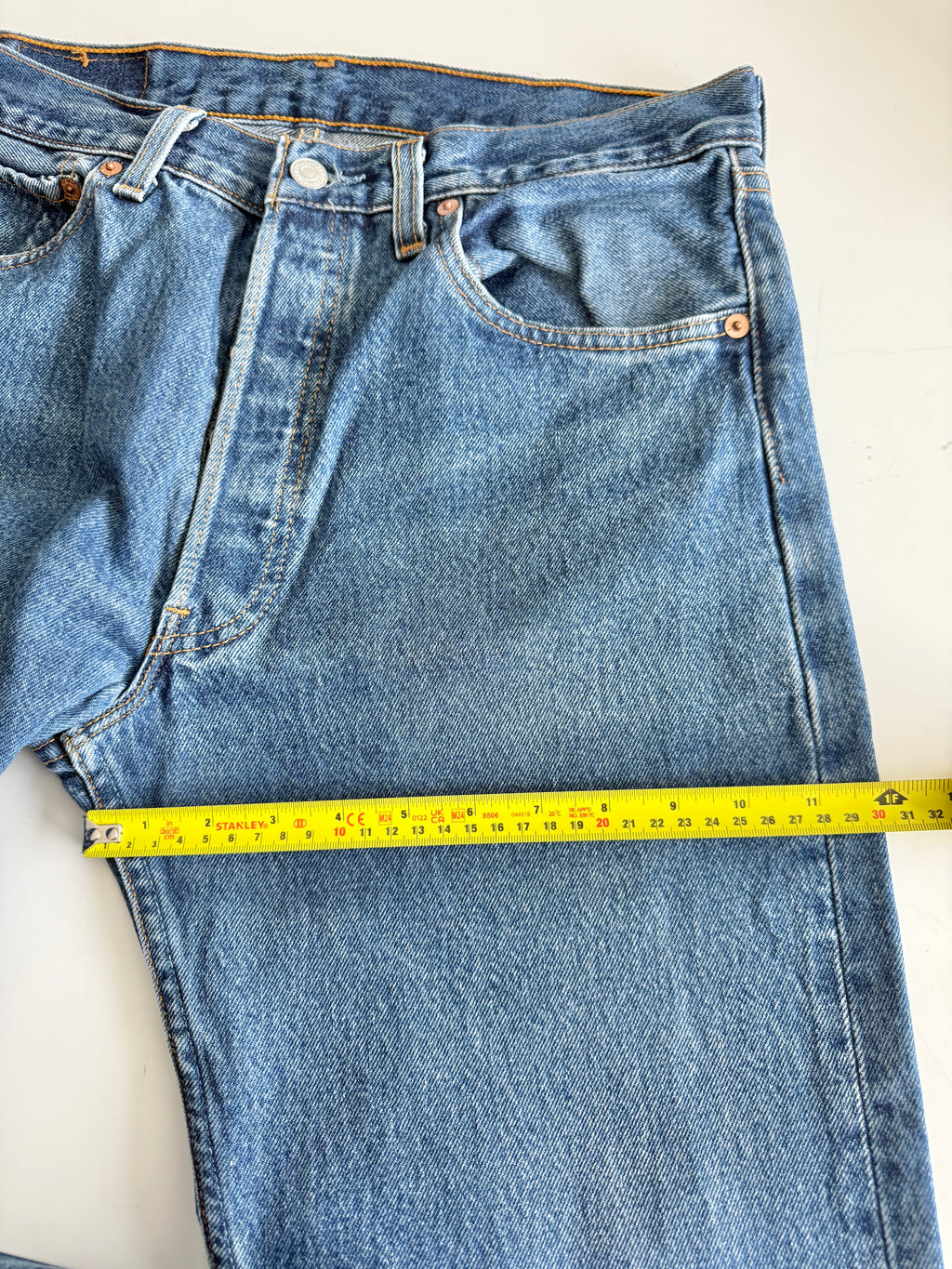 W31 L31 vintage Levis 501 30-31” measured dark blue made in 90s USA