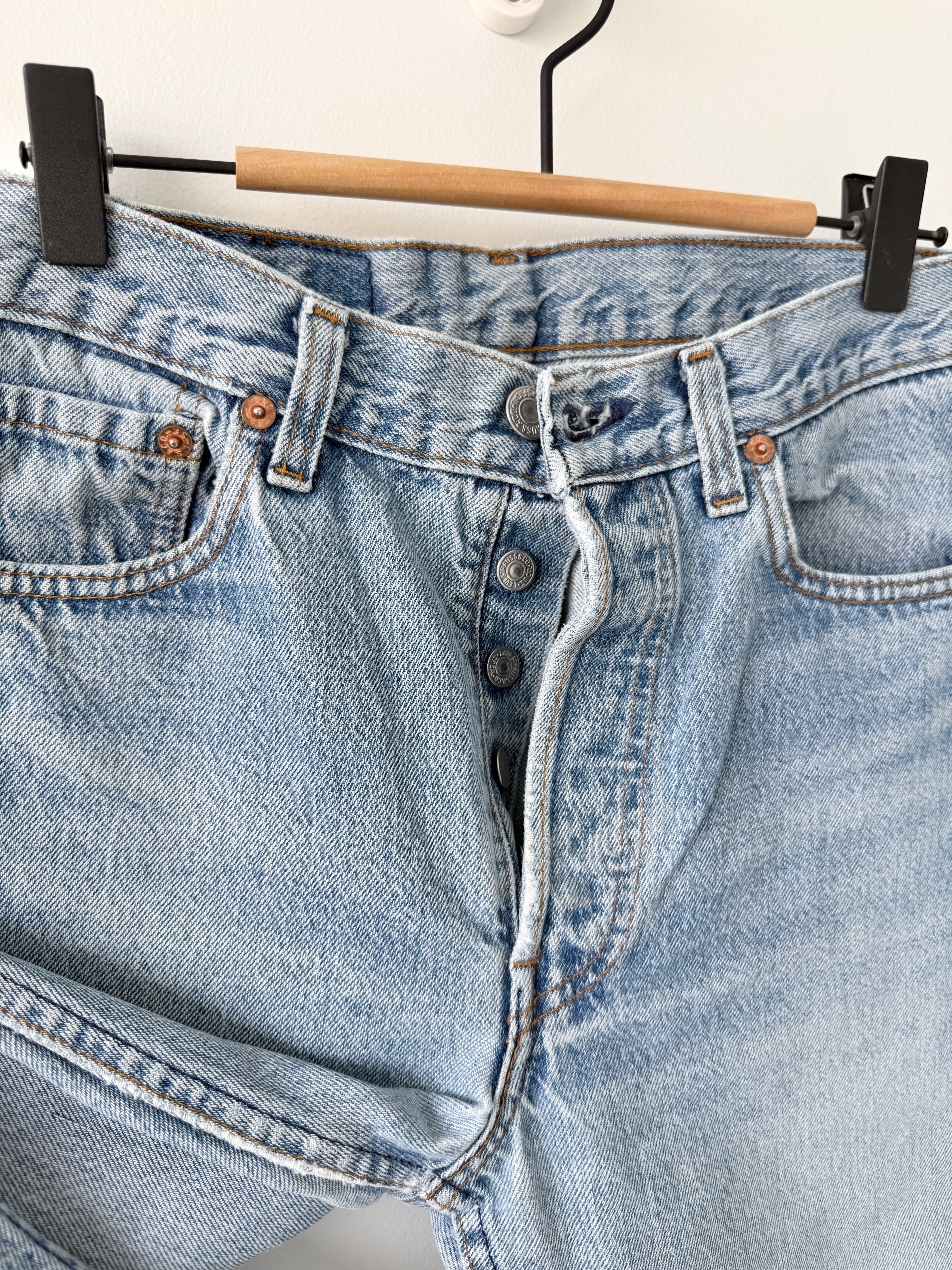 W28 L30 vintage Levis 501 27/28” measured medium light faded blue denim 80/90s Levi’s 501s