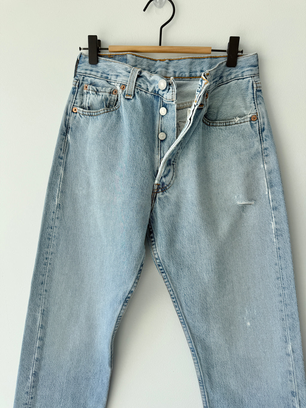 Soft W27 L31 vintage Levis 501 26/27” measured waist light blue 501s made in 90s USA