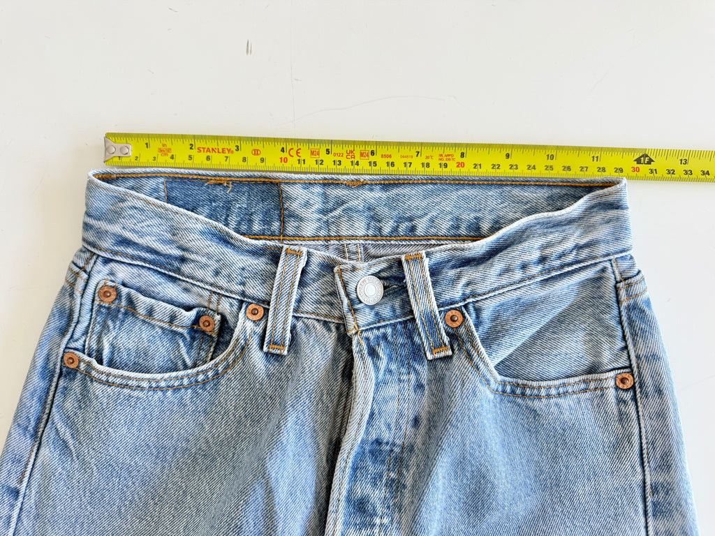 W23 L30 vintage Levis 501s 22/23” light medium blue Levi’s 501s 90s