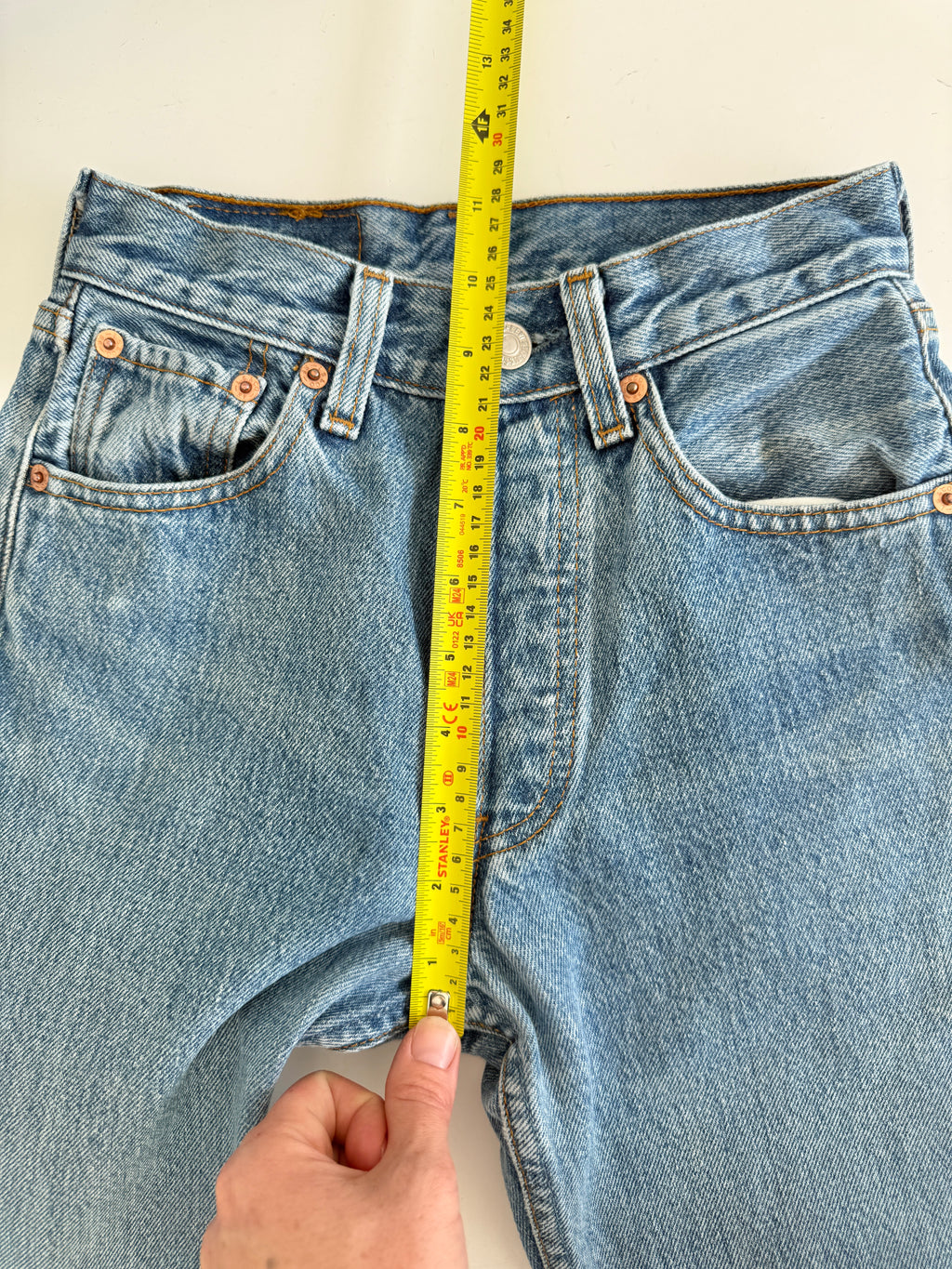 W22 L28 vintage Levis 501 22” measured waist medium faded 501s 90s denim