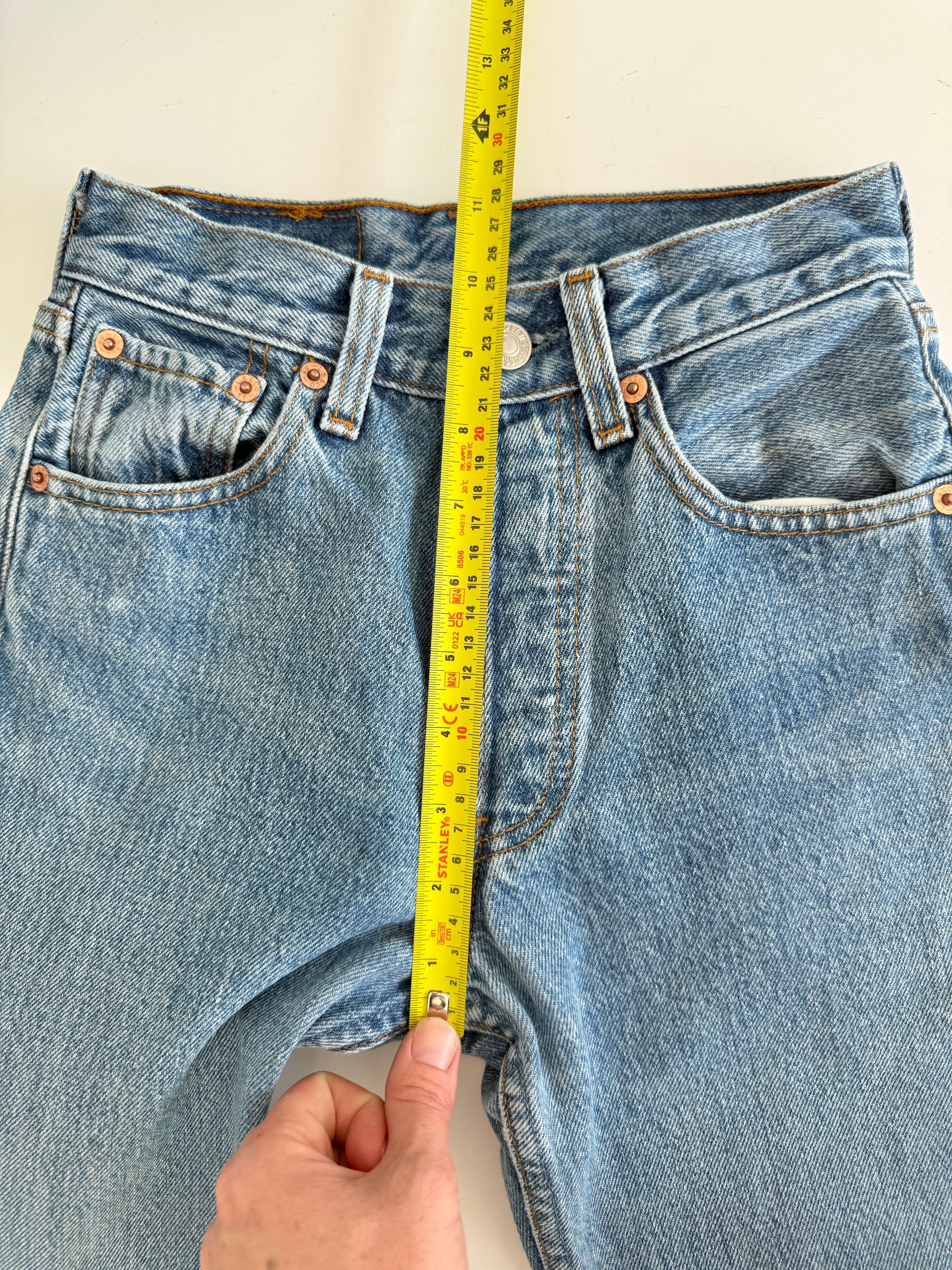 W22 L28 vintage Levis 501 22” measured waist medium faded 501s 90s denim