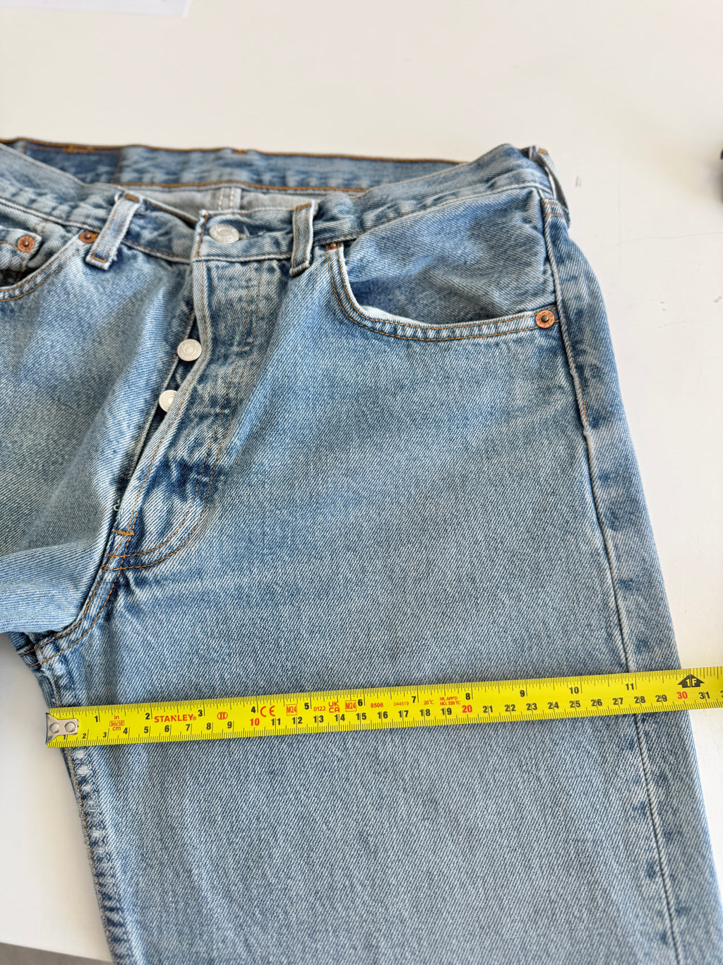 W29 L30 vintage Levis 501 29” measured medium faded blue Y2K Levi’s 501s