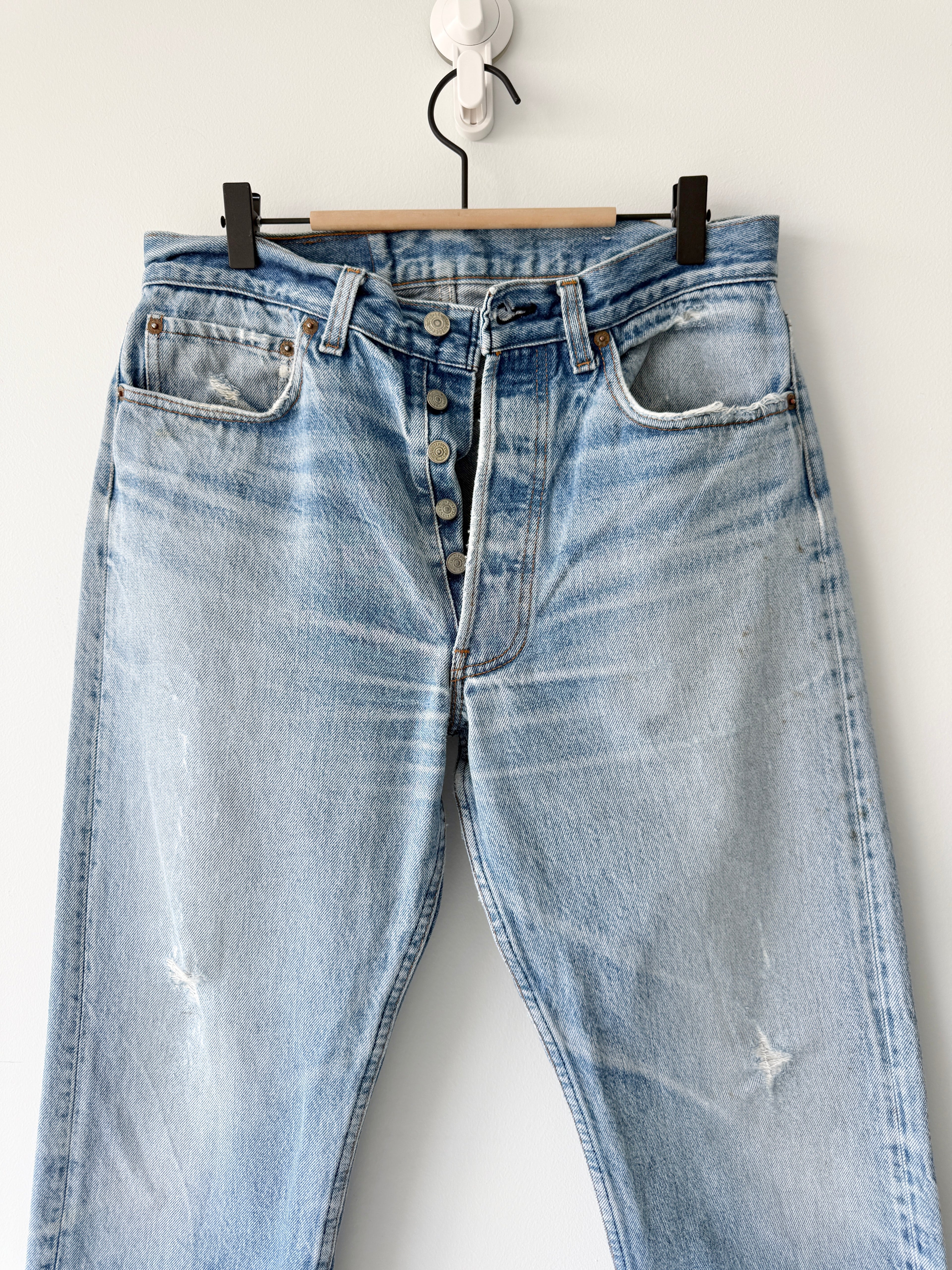 W31 L30 vintage Levis 501 30-31” measured medium light blue denim 80s USA 501s
