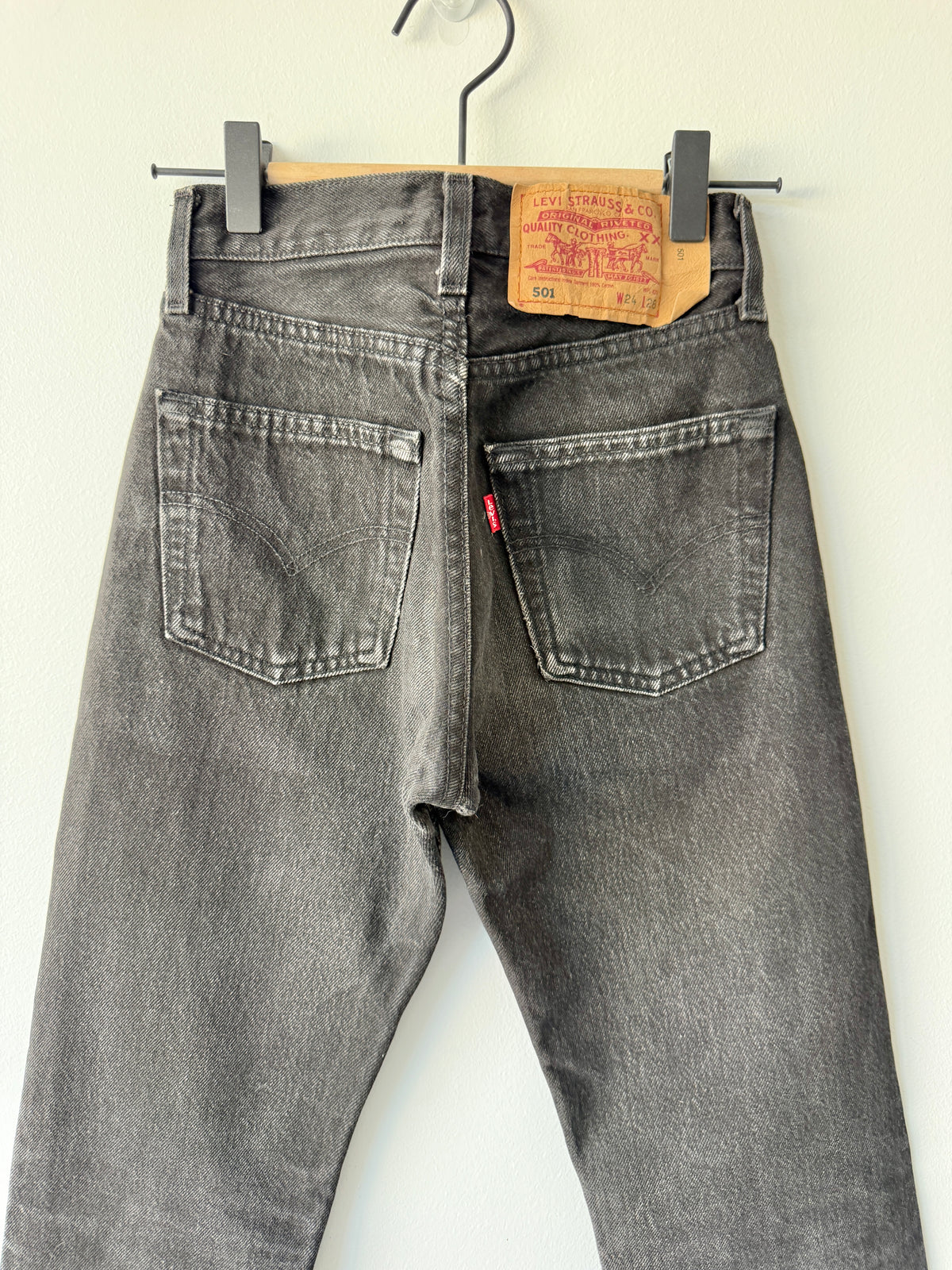 W22 L27 vintage Levis 501s 21/22” measured black fade 501s 90s