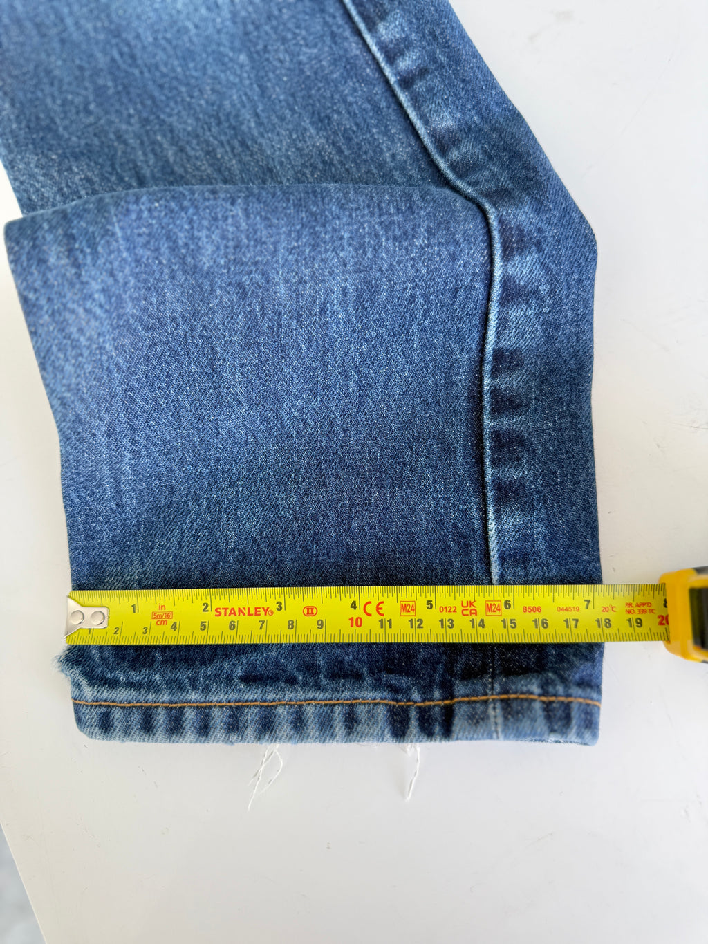 Soft W24 L30 vintage Levis 501s 23-24” measured dark indigo blue Y2K Levi’s 501s