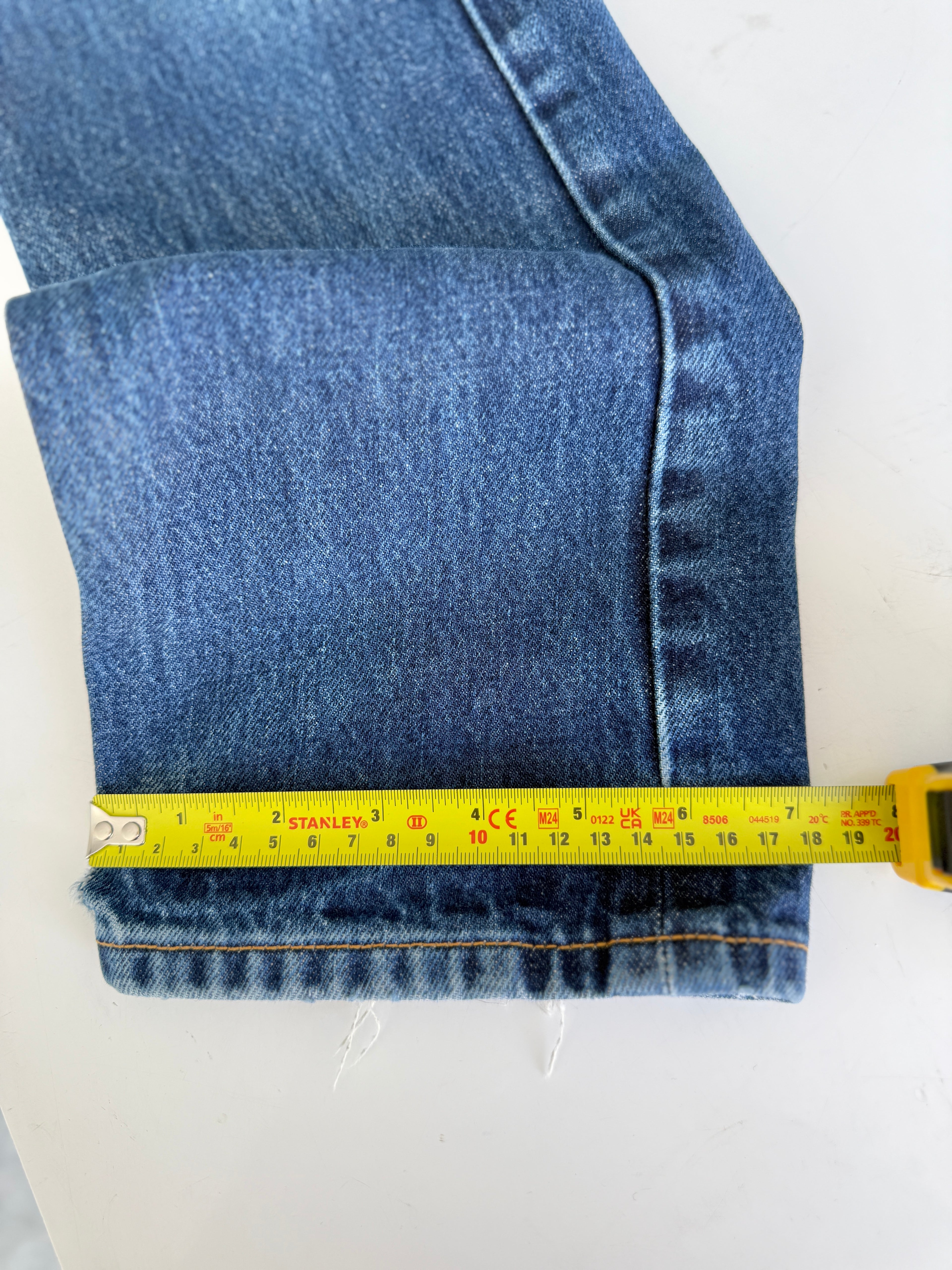 Soft W24 L30 vintage Levis 501s 23-24” measured dark indigo blue Y2K Levi’s 501s