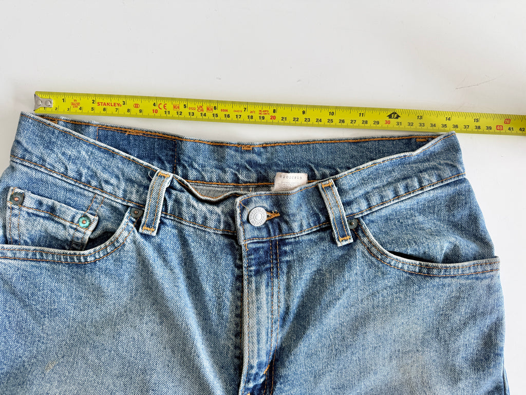 W27 L32 vintage Levis 517 27” measured medium blue faded denim Y2K 517 (not 100% cotton denim) 2% Lycra