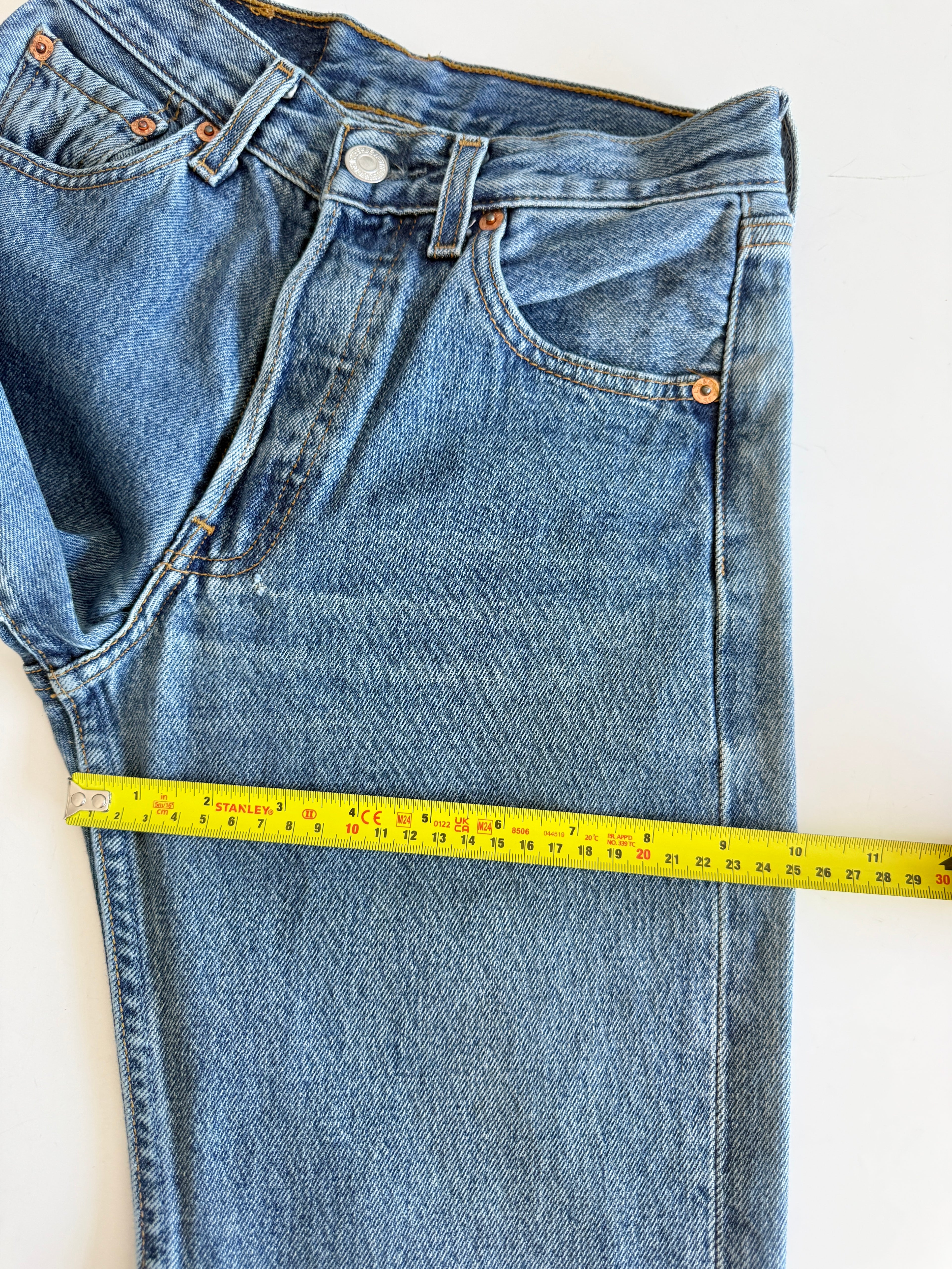 W23 L31 vintage Levis 501 23” measured waist medium darker blue 501s Y2K