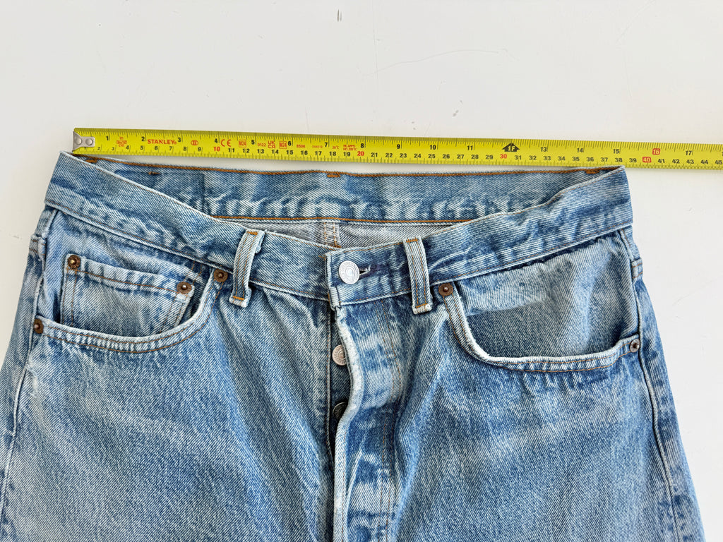 W31 L29 vintage Levis 501 30/31” measured waist medium faded blue 501s early 90s USA