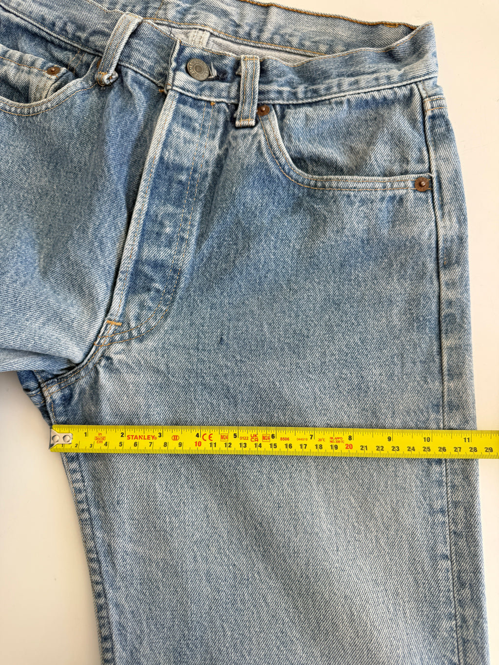 W28 L26 vintage Levis 501 26/28” measured medium faded blue denim 80s Levi’s USA 501s