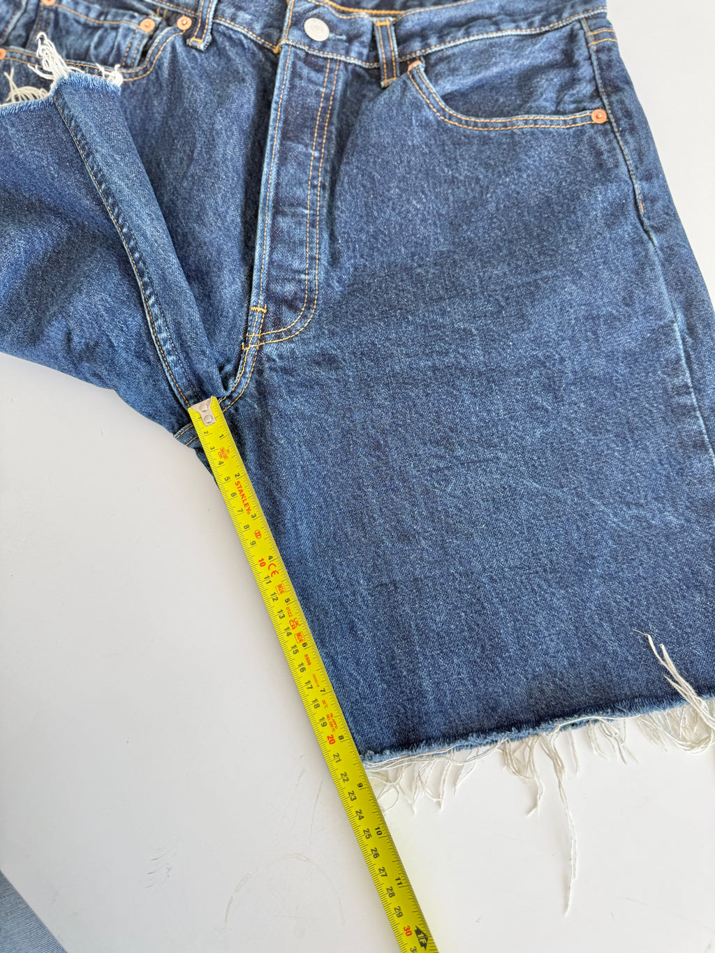 W32 L vintage Levis 501 31-32” measured dark raw blue Y2K denim shorts Levi’s 501s