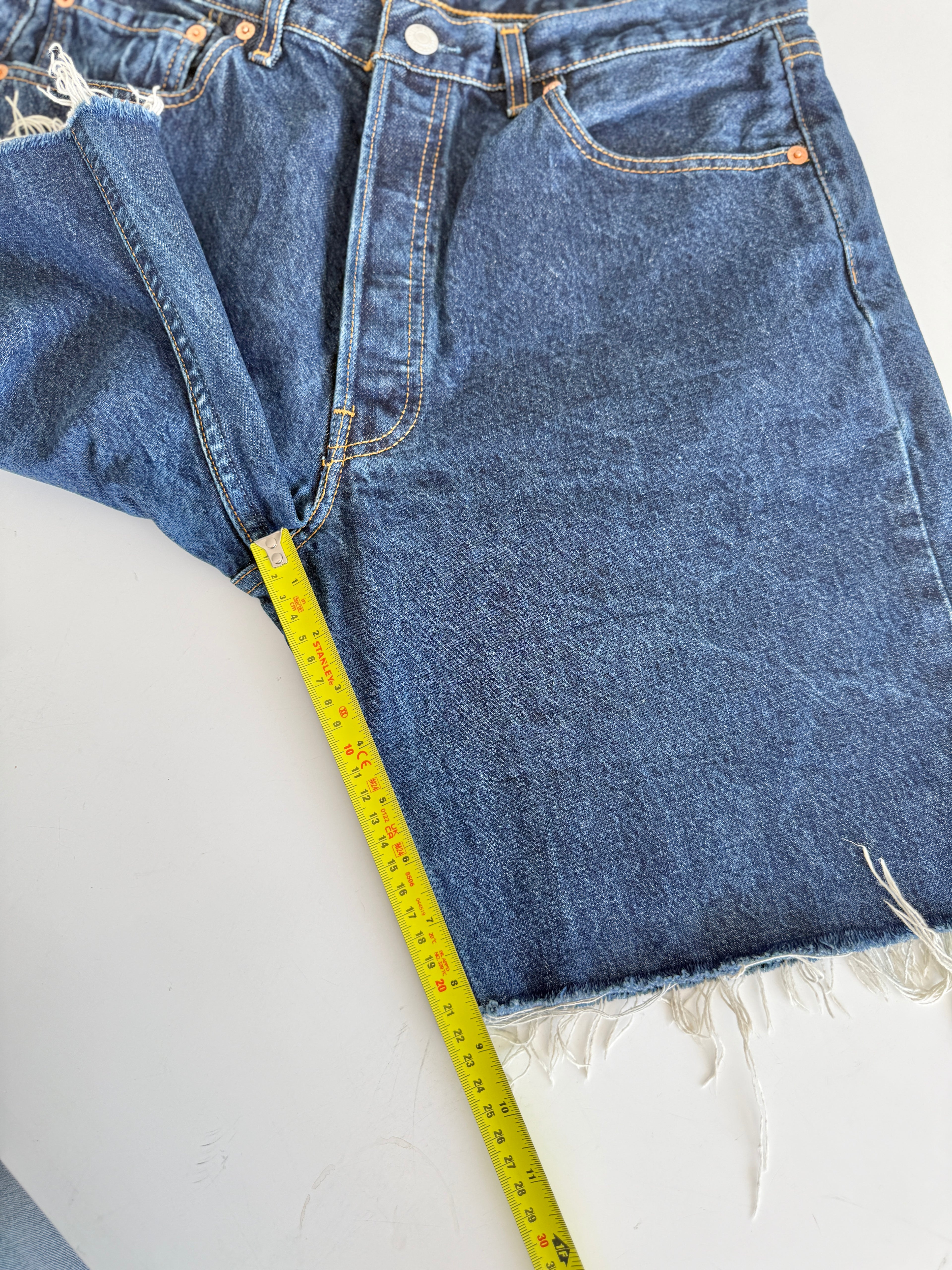 W32 L vintage Levis 501 31-32” measured dark raw blue Y2K denim shorts Levi’s 501s