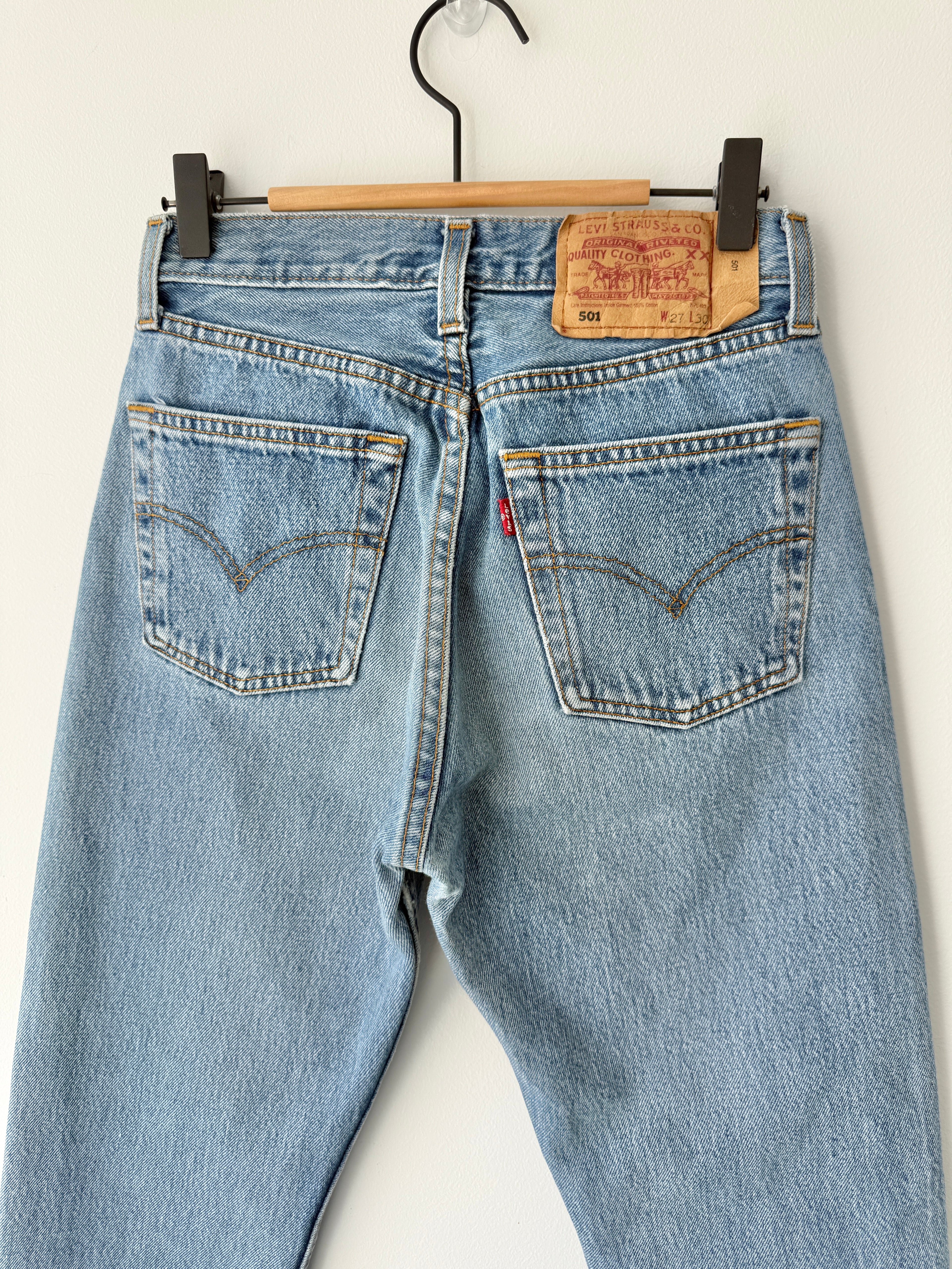 W24 L30 vintage Levis 501 23/24” medium blue Levi’s 501s