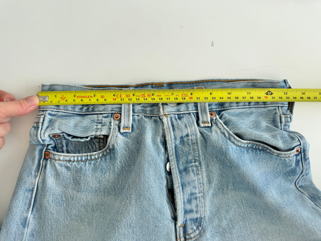 Soft W25 L29 vintage Levis 501 24/25” measured waist light blue 501s made in 90s USA