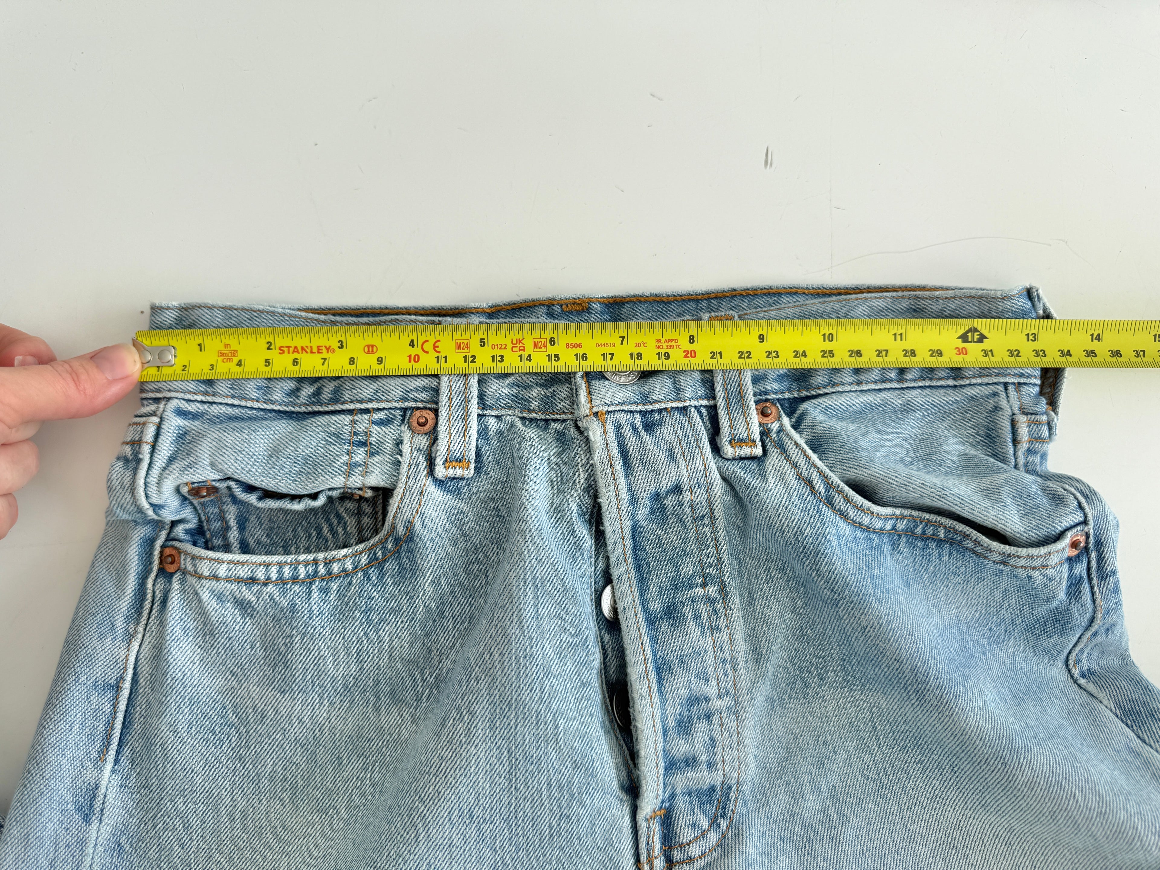 Soft W25 L29 vintage Levis 501 24/25” measured waist light blue 501s made in 90s USA