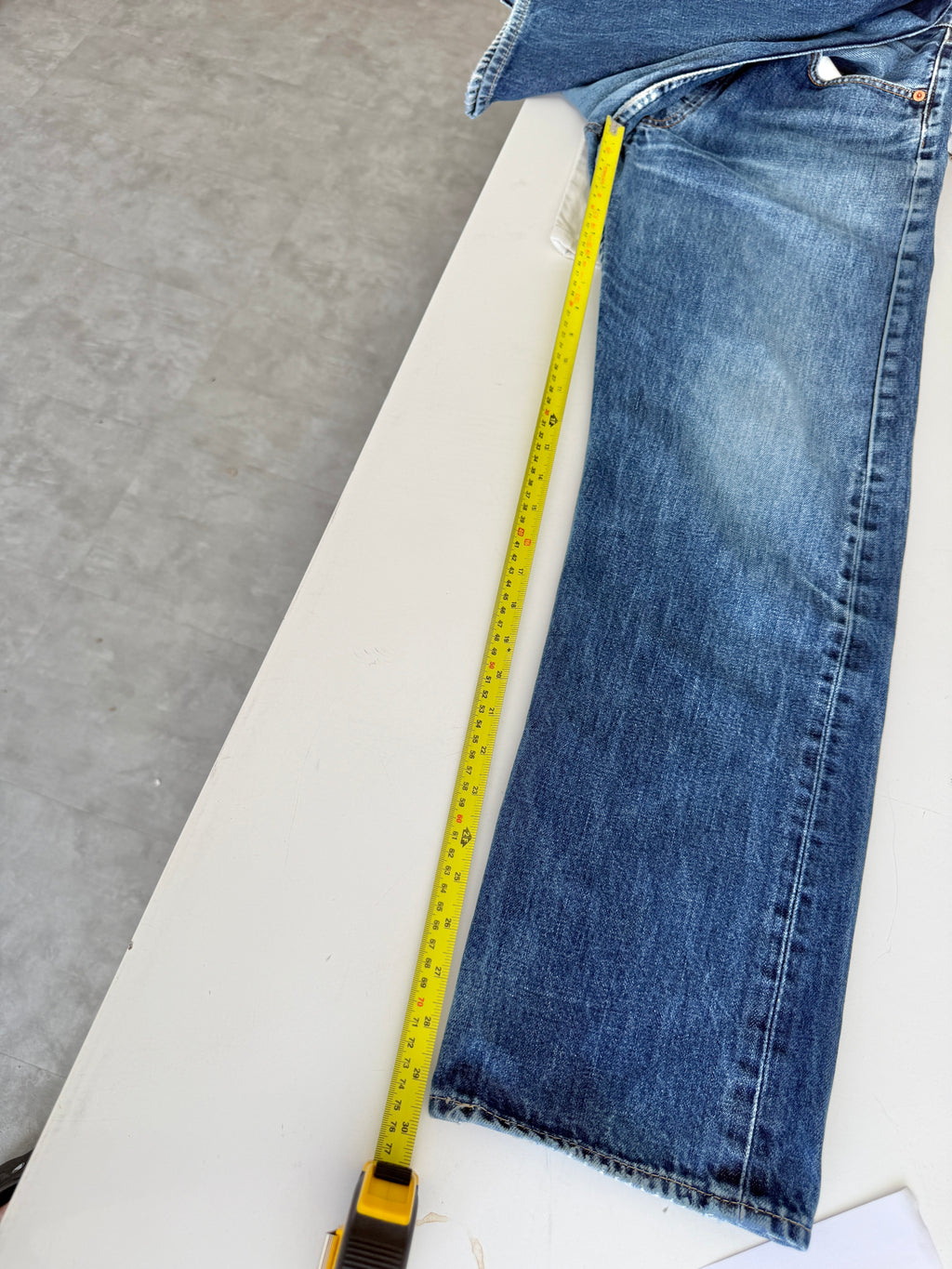 W30 L29 vintage Levis 501 29/30” measured waist faded dark blue 501s Y2K denim