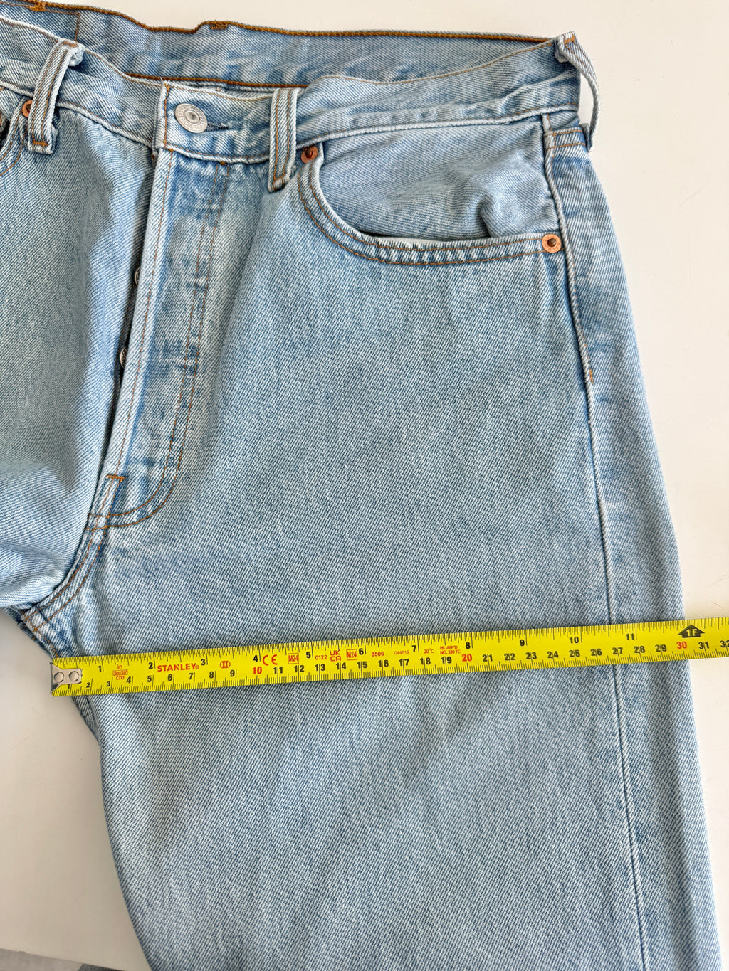 W29 L33 vintage Levis 501 29” measured light blue faded 90s denim Levi’s 501s