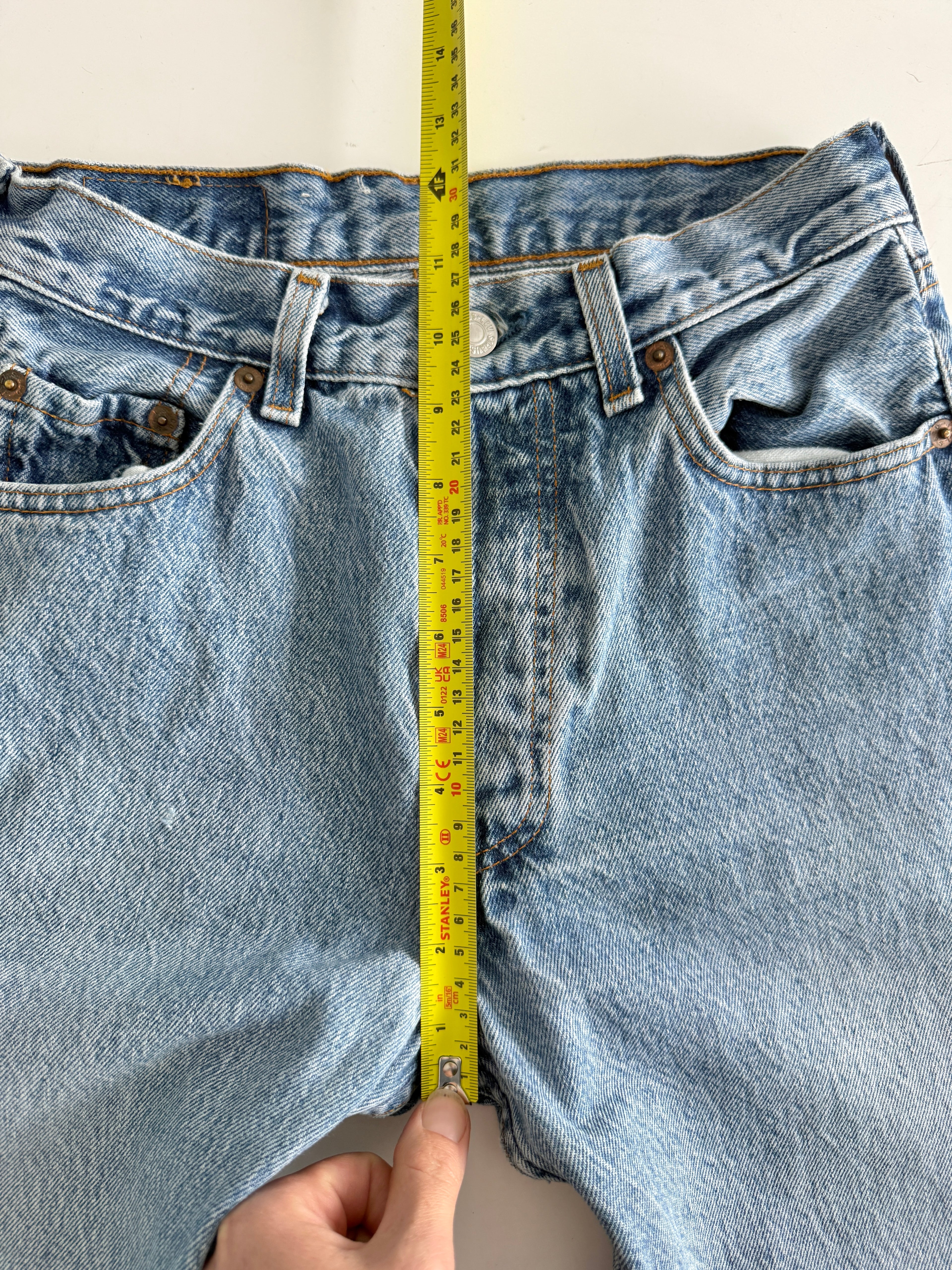 W25 L32 vintage Levis 501 25” measured waist blue 501s made in 80s