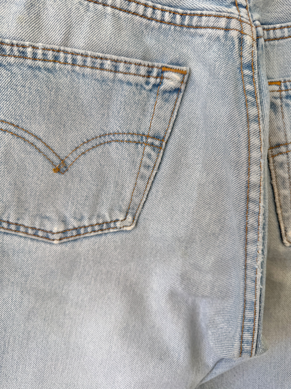 W27 L33 vintage Levis 501 27” measured light faded blue 90’s levi’s 501s