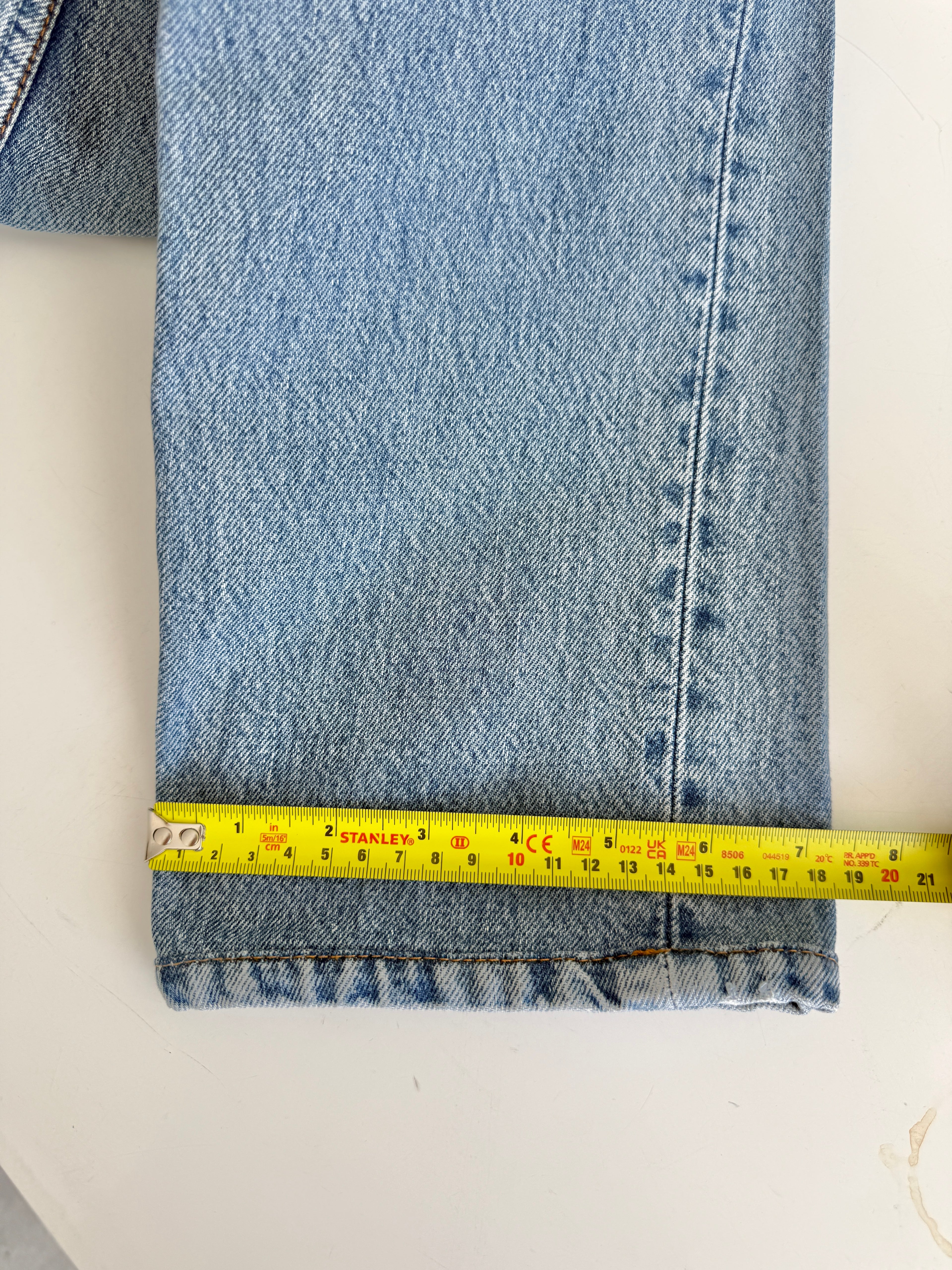 W26 L30 vintage Levis 501 25/26” measured waist medium blue 501s made in 90s