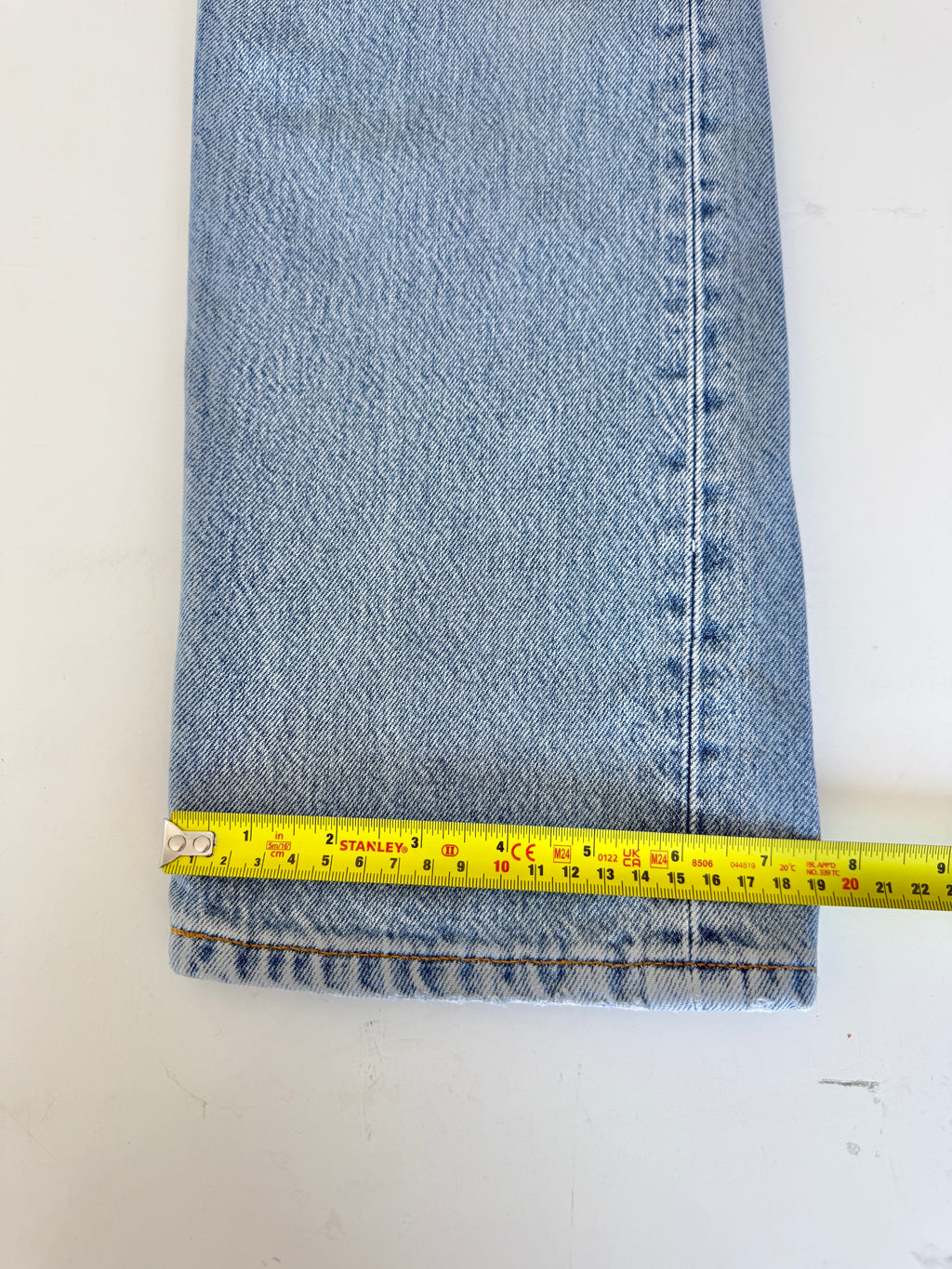 W29 L32 vintage Levis 501 28/29” light blue Levi’s 501s 90s