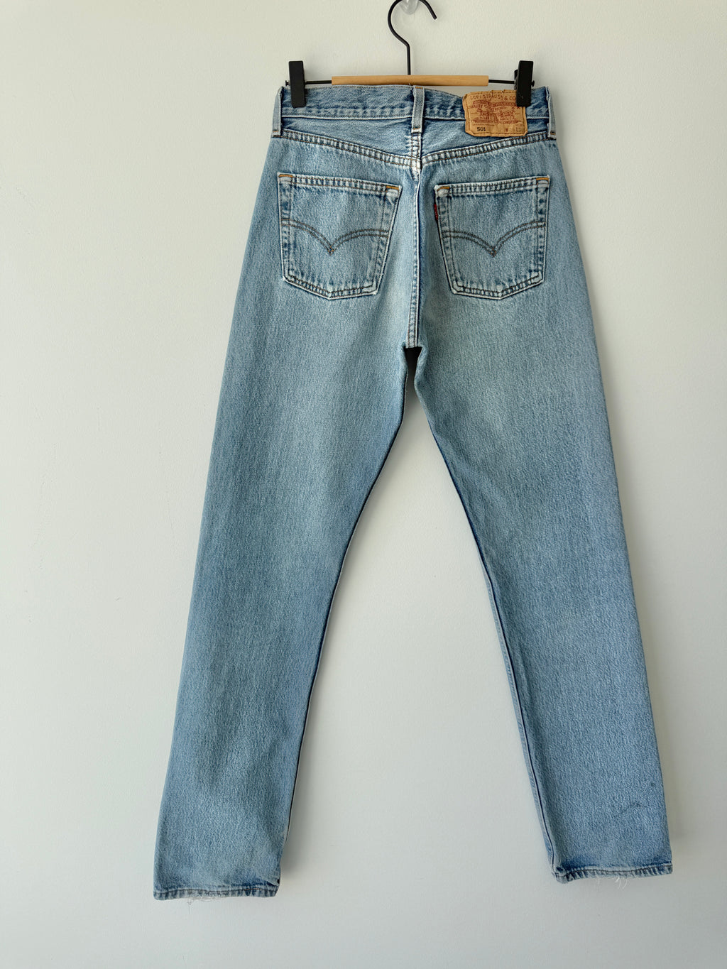 W26 L33 vintage Levis 501 25/26” measured waist medium faded blue 501s Y2K