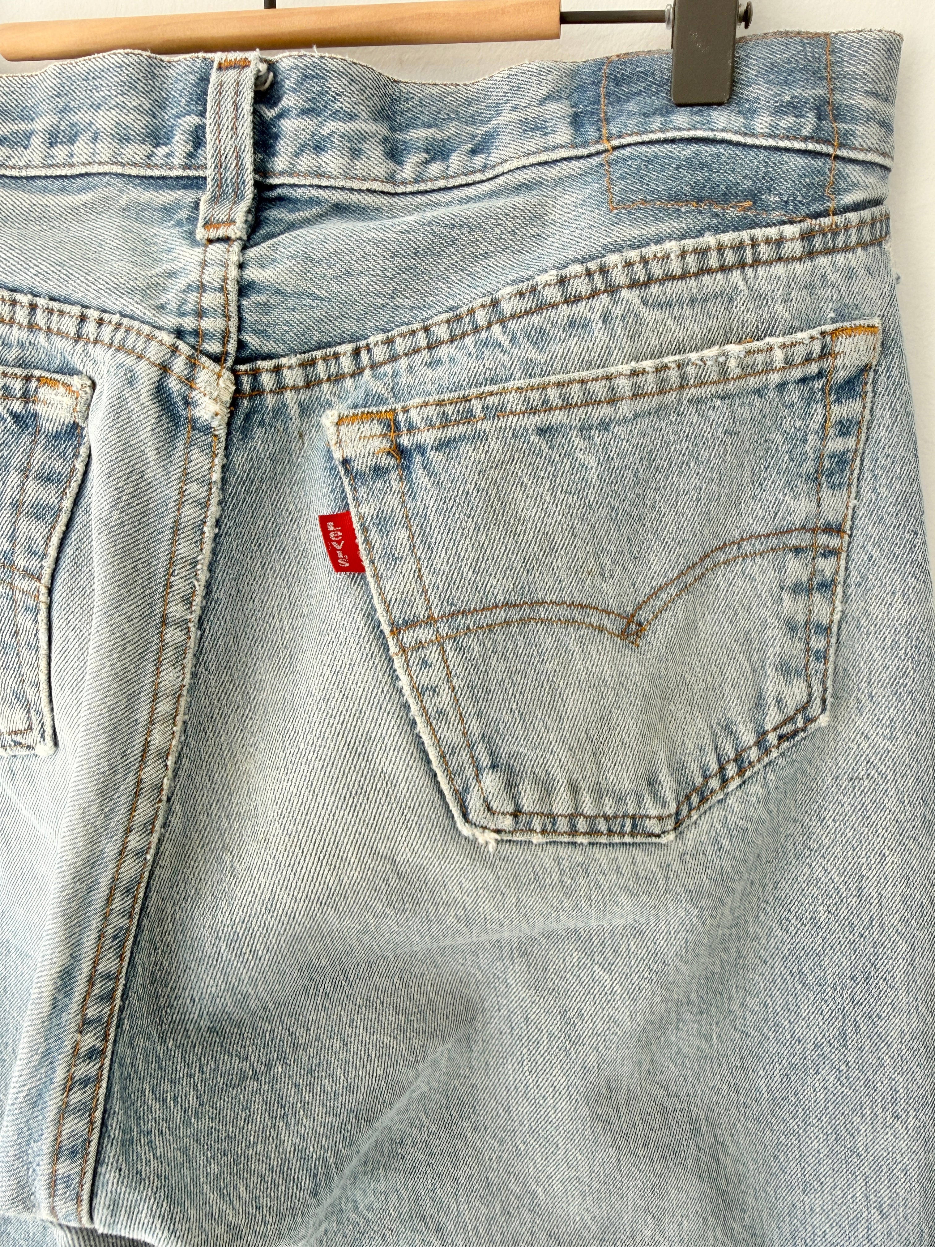 W31 L29 vintage Levis 501s 30/31” medium light blue denim Levi’s 501s 80s USA