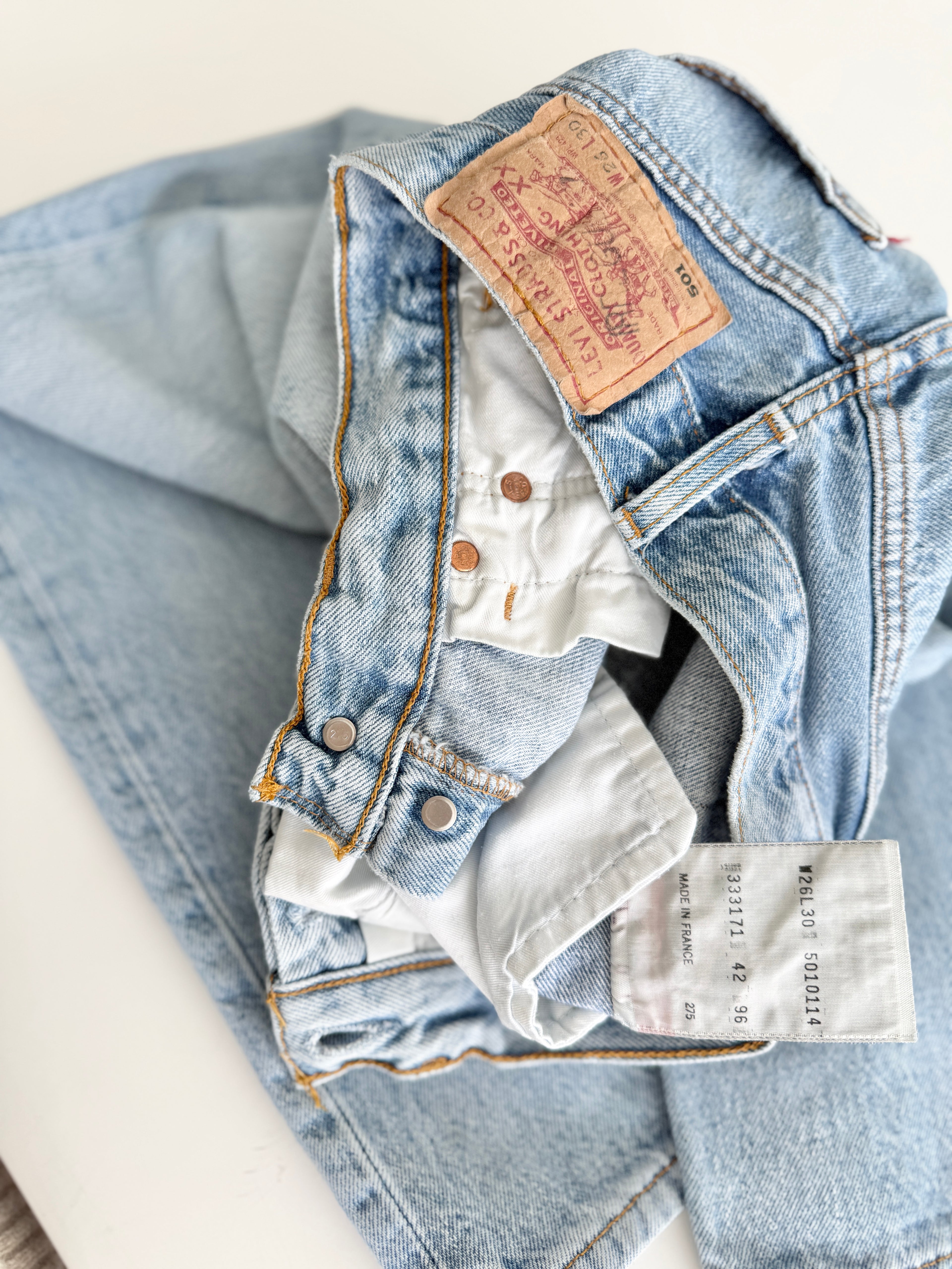 W24 L29 vintage Levis 501 23-24” measured light blue denim 90’s 501s