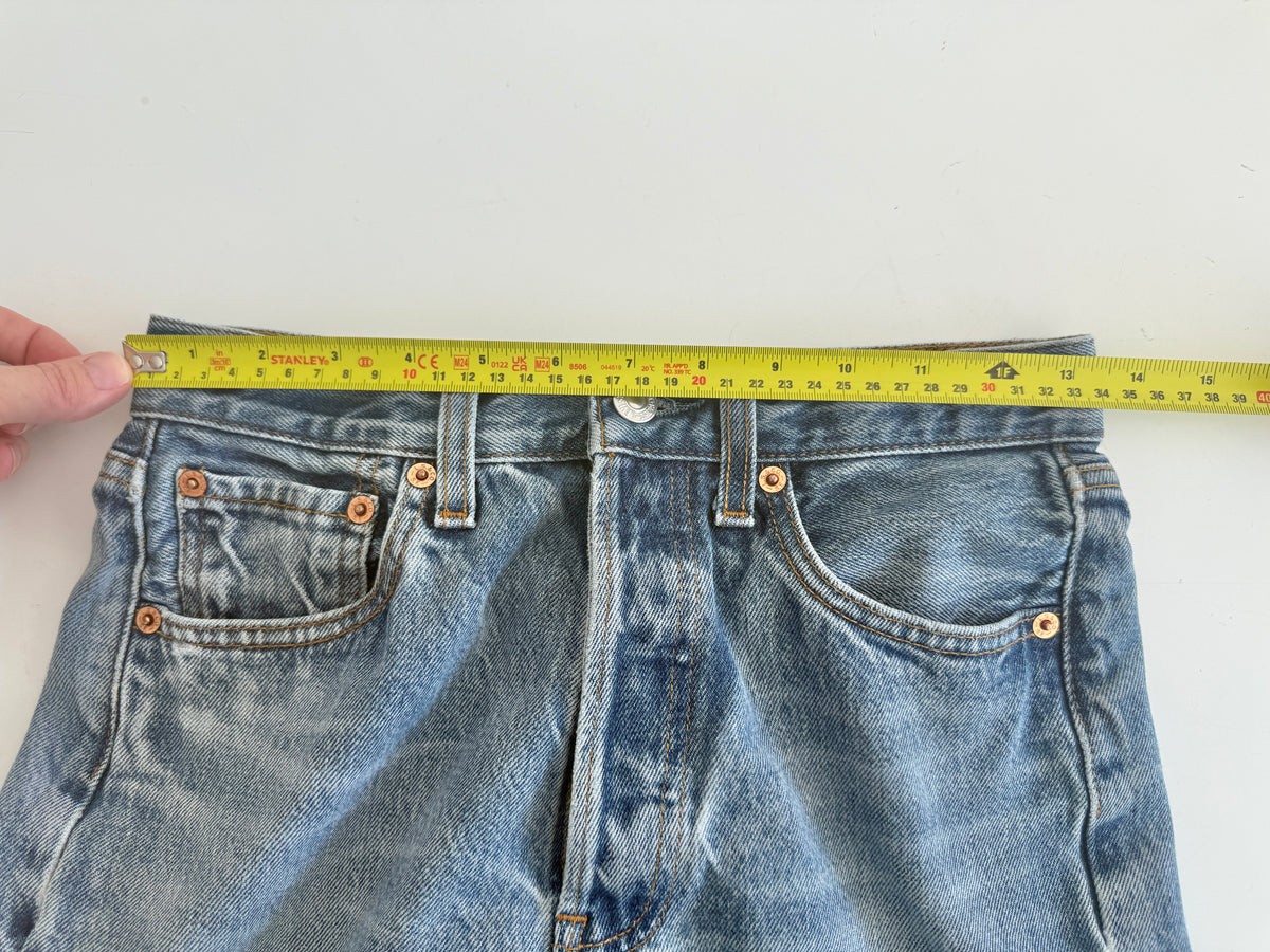 W26 L31 vintage Levis 501s 25/26” measured medium dark fade blue distressed 501s Y2K