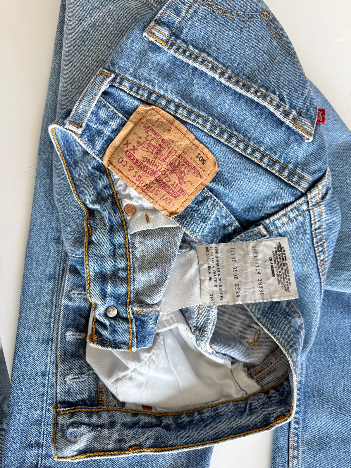 W28 L28 vintage Levis 501 medium blue 26/28” measured waist 501s Y2K