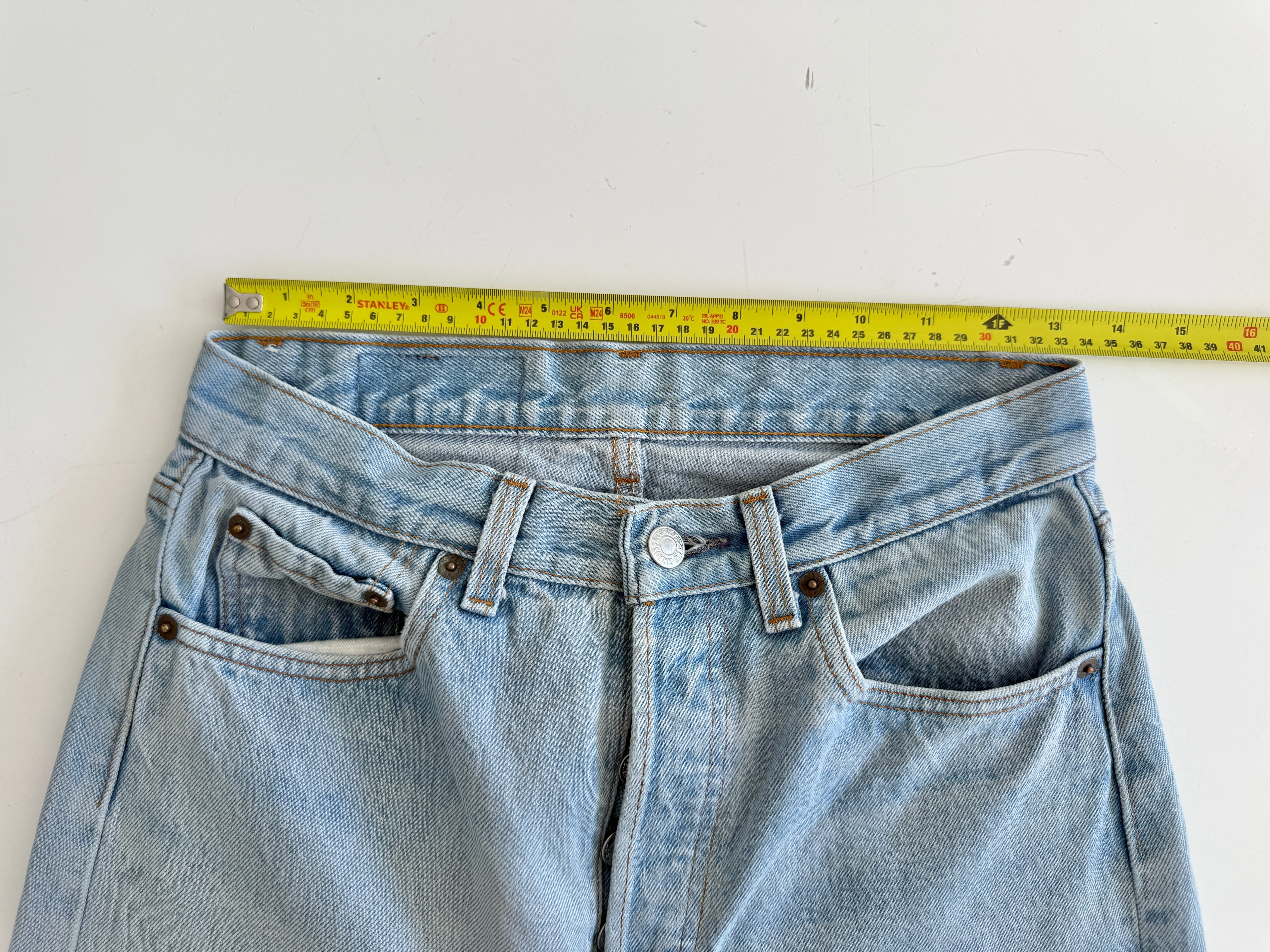 W27 L31 vintage Levis 501 26/27” measured waist light blue faded  90s USA 501s