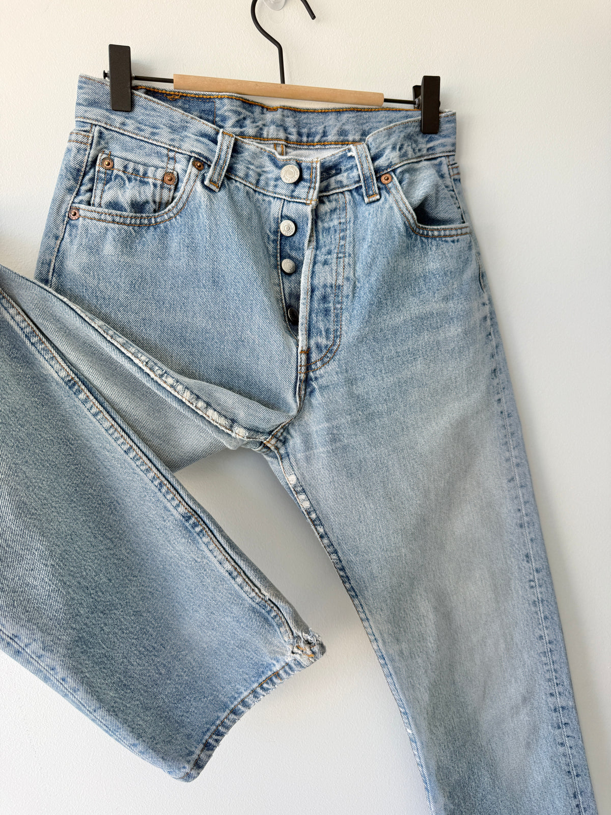 Soft W27 L32 vintage Levis 501s 26/27” measured light blue faded 90s USA 501s slim hips