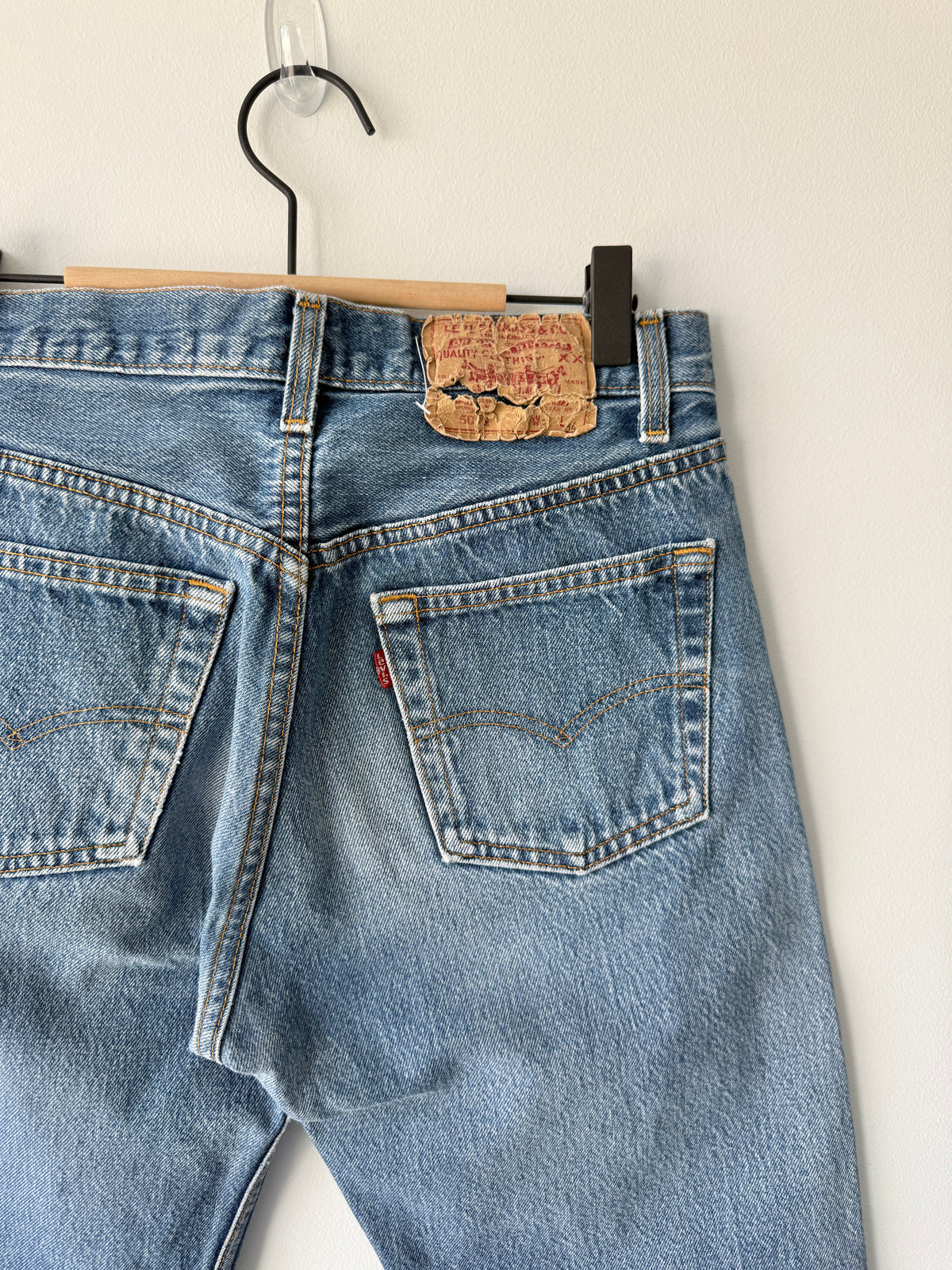 Soft W28 L30 vintage Levis 501s 27/28” measured light blue faded 80s USA 501s