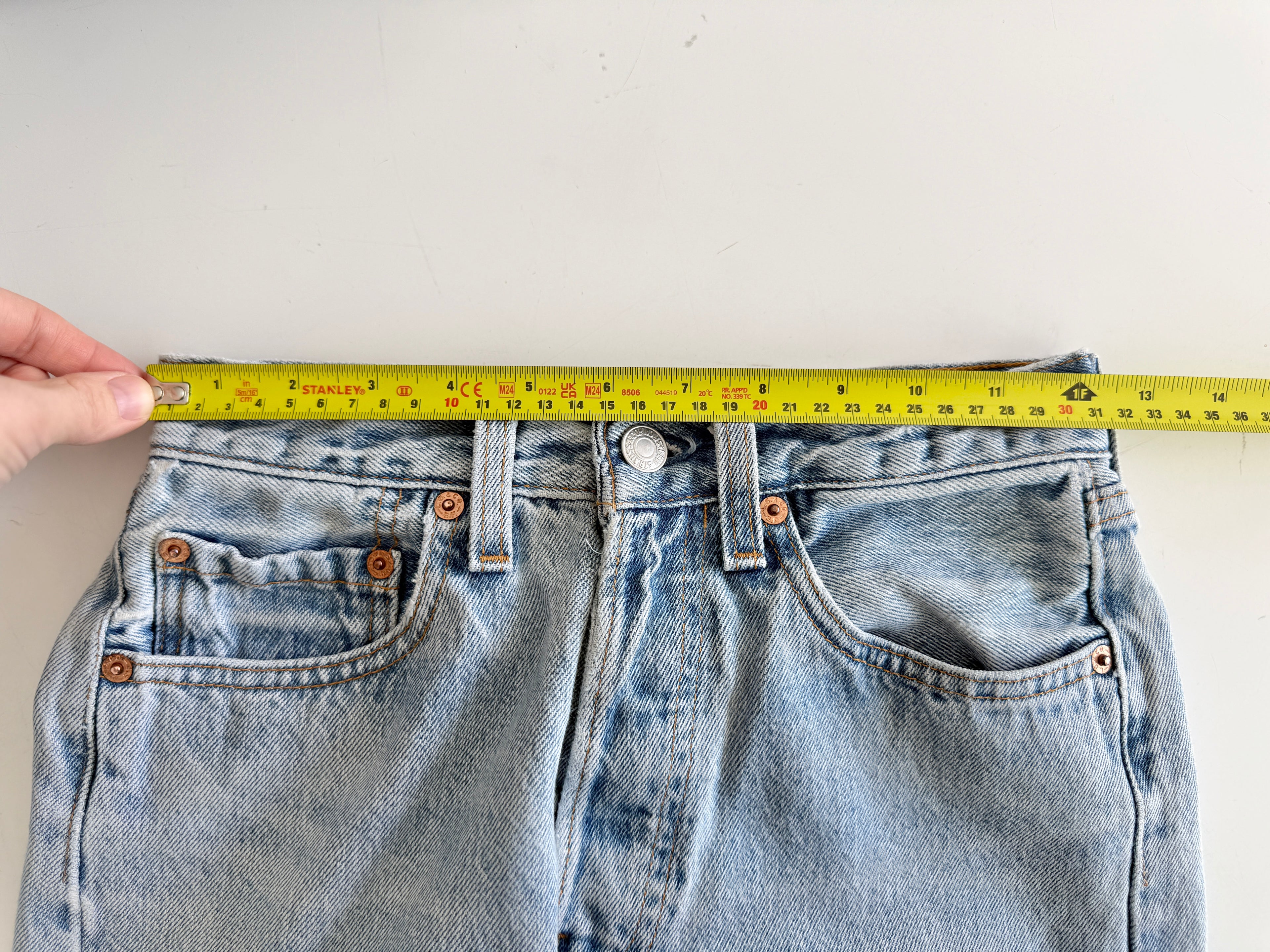 W24 L31 vintage Levis 501 23-24” measured light blue fade denim 90s Levi’s 501s USA