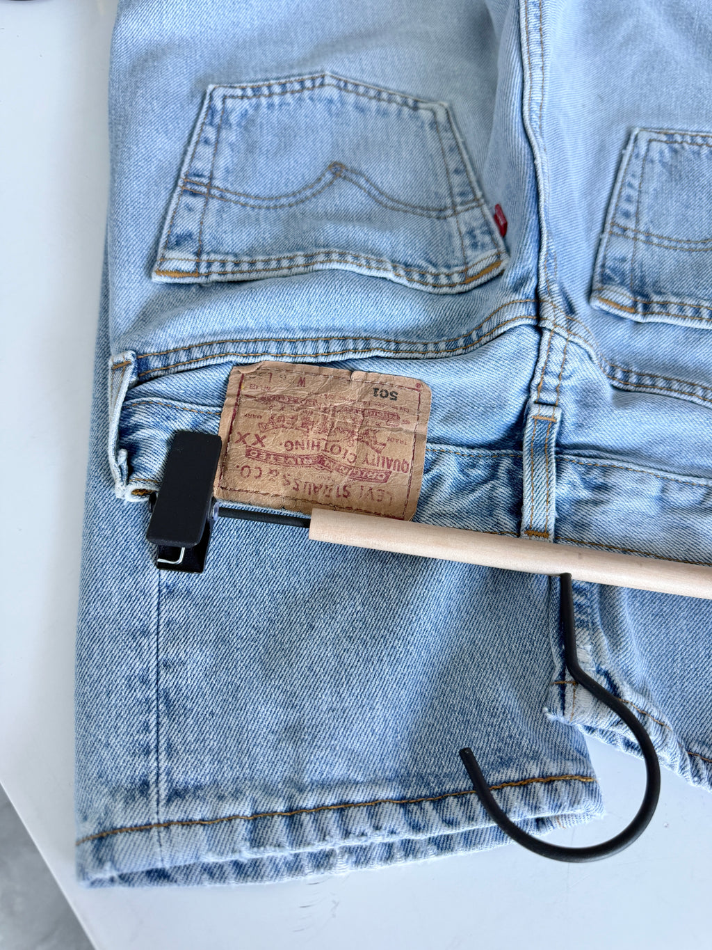 W25 L31 vintage Levis 501 24-25” measured light faded blue denim 90’s levi’s 501s