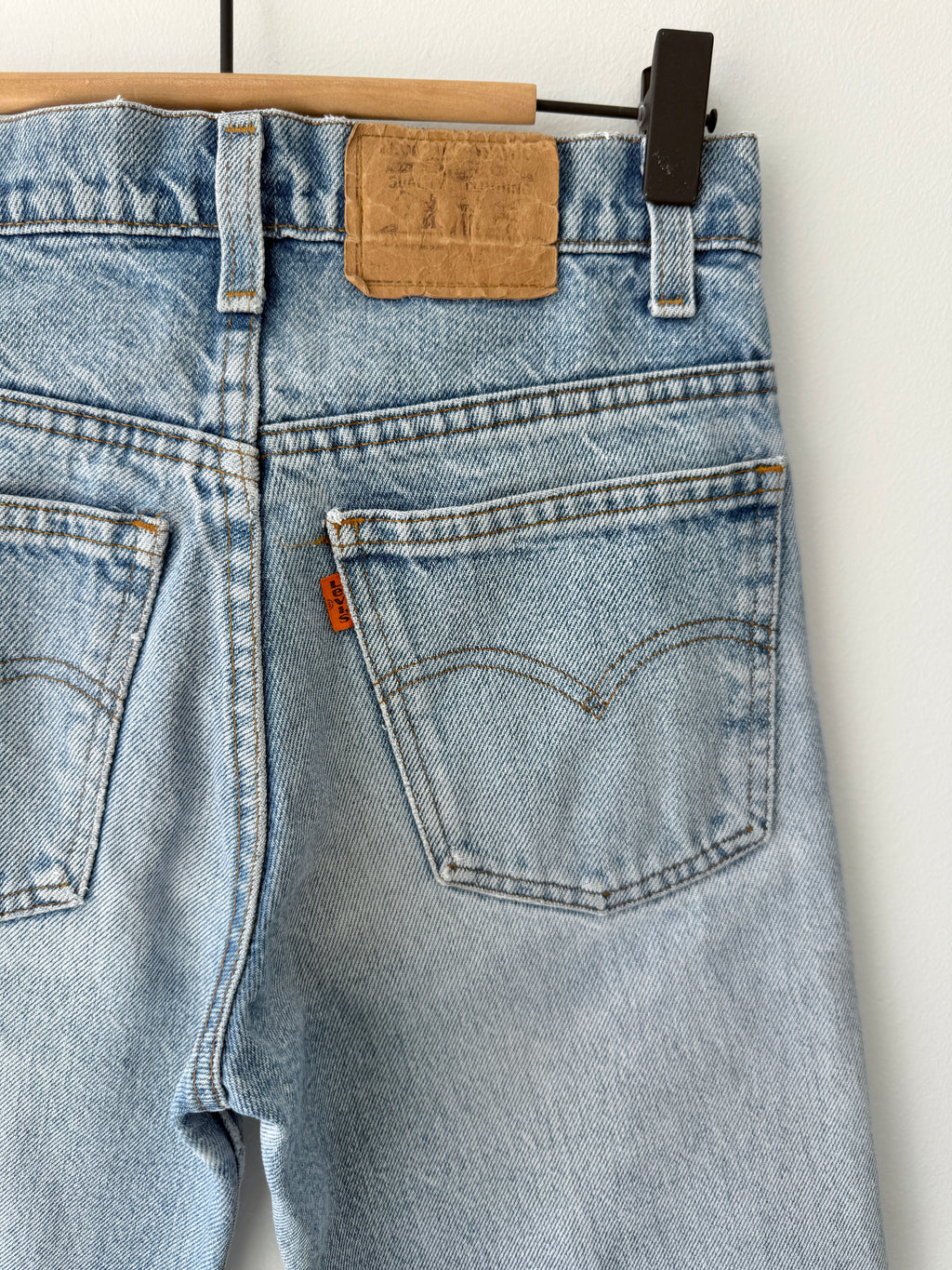 W25 L30 vintage Levis 716 25” measured waist light faded blue USA 70s 716s